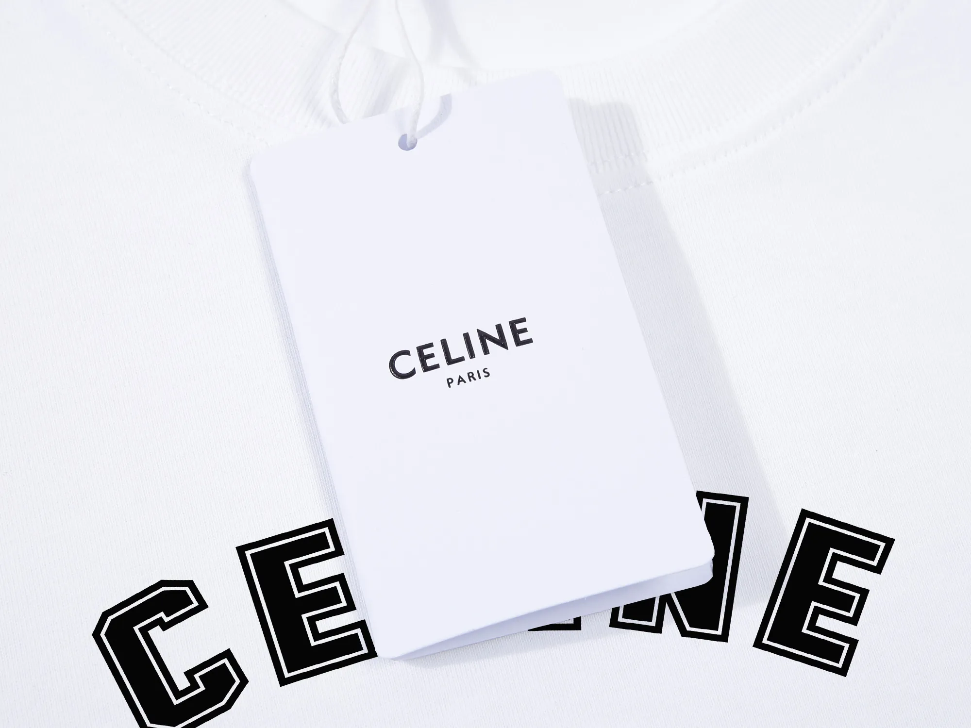 🅿️170 Celin printed letters‼ ️Short-sleeved T-shirt® *Customized 280g cotton fabric, the fabric is soft, skin-friendly and comfortable *Laminated letter logo on the front *A very simple and elegant one that is unparalleled in terms of upper body comfort, interpreting your luxury and taste, and creating your fashionable charm. ⚠️Washing method: It is recommended to dry clean or wrap the reverse side in a laundry bag and machine wash it quickly in cold water and let it dry naturally! ⚠️ Unisex style 𝐂𝐎𝐋𝐎𝐔𝐑: White Black 𝐒𝐈𝐙𝐄: S-XL