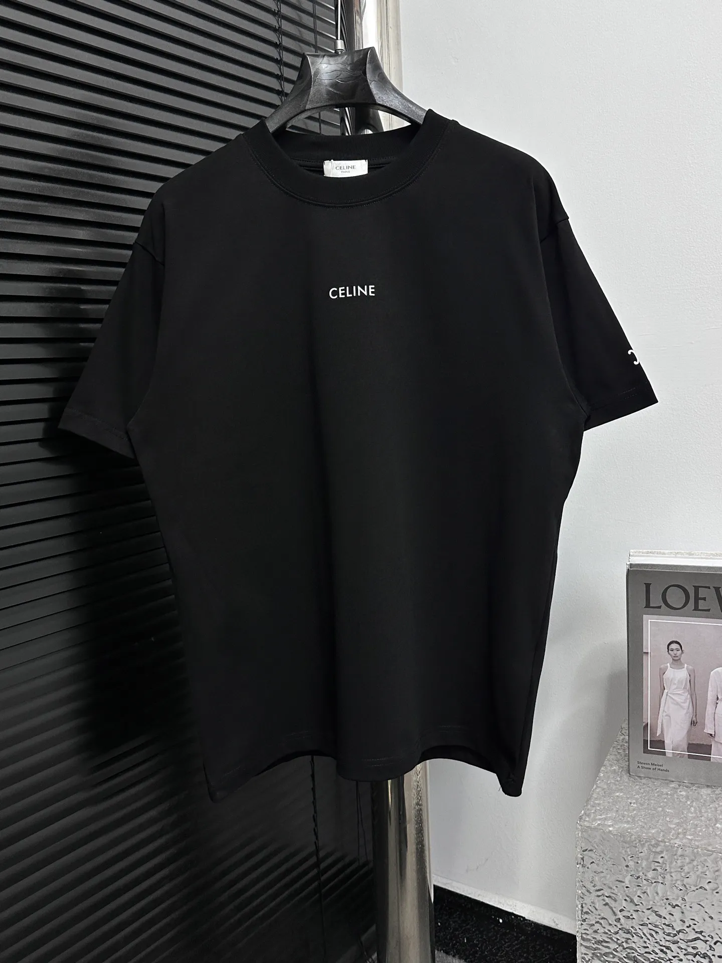 🅿️170 [CELINE] Celine letter logo printed couple's short-sleeved T-shirt. Made of high-cost 280g double-ply double-yarn pure cotton fabric. Thick and wide. Three-dimensional os tailoring. Fashionable and versatile. The same style as the Internet celebrity. Craftsmanship. Simplicity reveals a fashionable atmosphere. Same style for men and women. Original main wheat washed tag moisture-proof paper packaging👍 Color: black white Size: XS-L