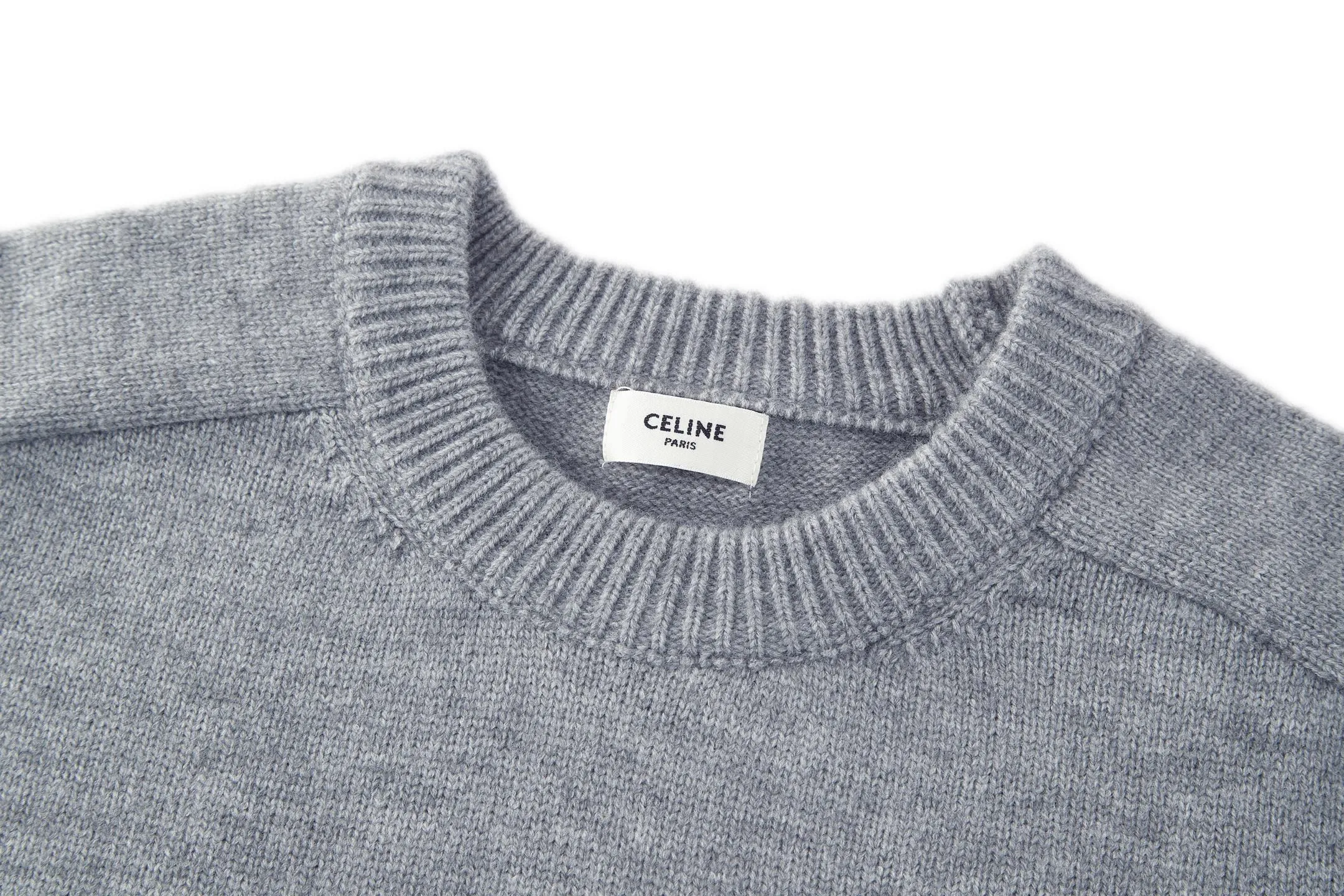 🅿️370 [Exclusive supply] Celine Arc de Triomphe embroidered logo sweater (grey). The original version was purchased and developed for 9,900. The fabric is made of 35% wool, 15% cashmere, and 50% cotton yarn. This fabric is soft and has a three-dimensional shape that won't change shape after being worn for a long time. The embroidery uses 3D three-dimensional embroidery, and the chest is embellished with the Arc de Triomphe embroidered logo. This style is machine-knitted with 7 needles, and the high-density thick stitching ensures warmth. Later process: washing and color fixation - fixed version - wool impurities. Size:S-M-L-XL