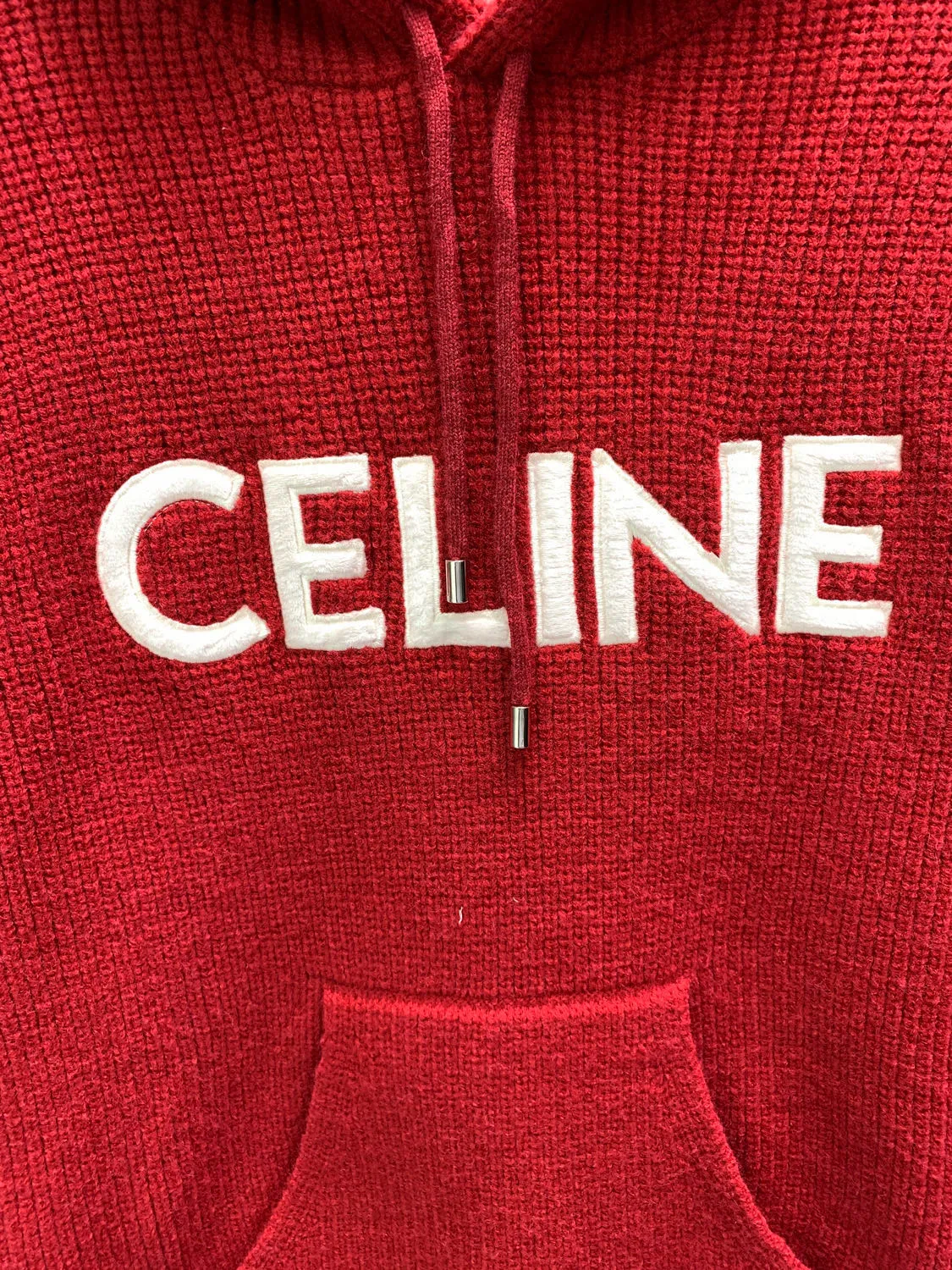 🅿️370 🀄️ Celine 25FW New Year's letter logo pullover hooded knitted sweater. Purchased from the original official website for 10500. Celine's latest autumn and winter LOGO sweater. The style is completely based on the original version. Any dress over 70cm long is the wrong version. Original 75wool 25rabbit hair. We use 50wool 20angora hair which is closest to the original. It is fluffy and skin-friendly after washing. Positive 7-needle double-ingot stitch method. Imported thickened felt cloth on the front chest is laser cut and embroidered. After embroidery, the felt must be washed with water to make it fluffy and more coordinated with the clothes. Thin felt is used for embroidery in the market.