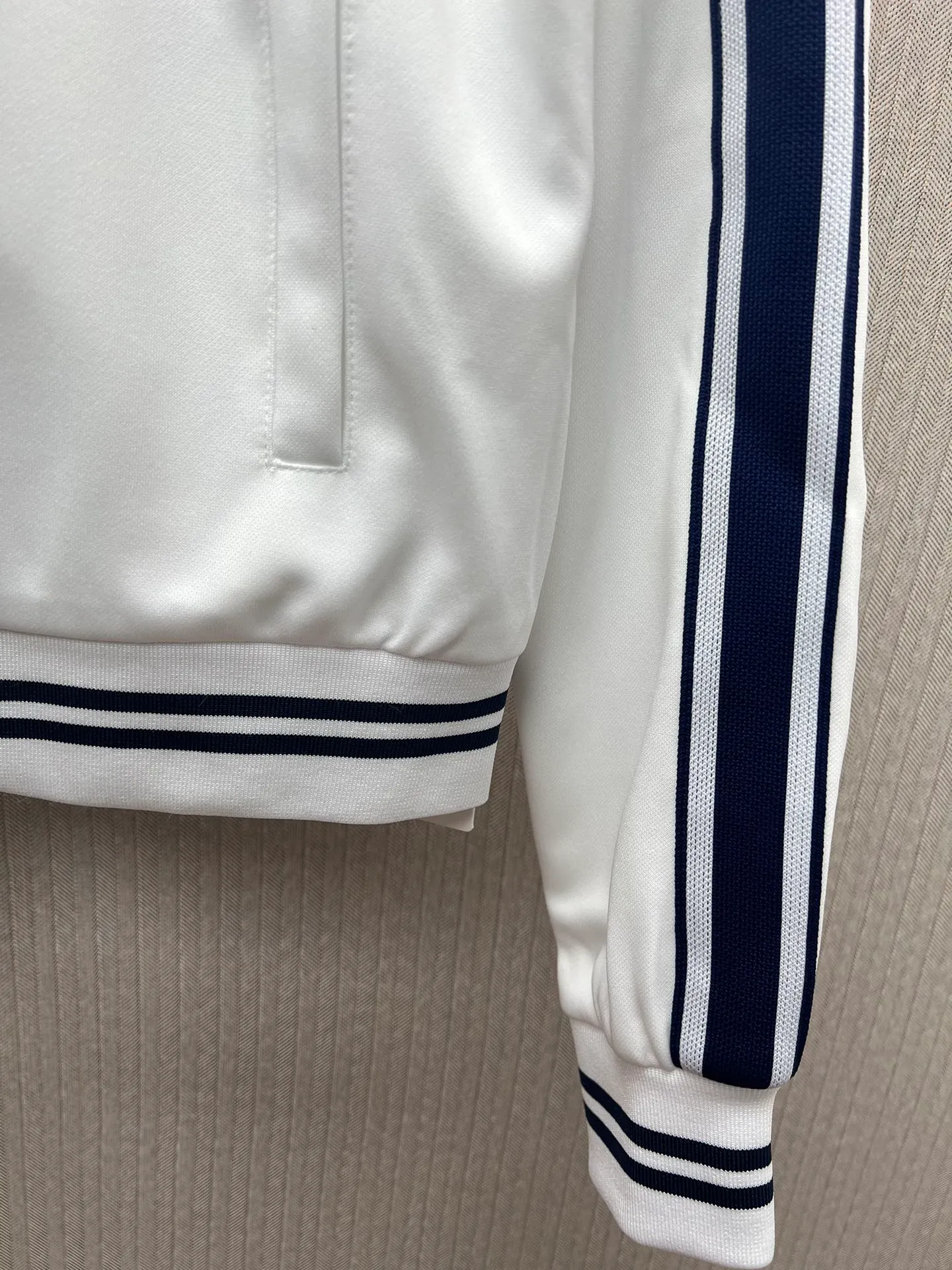 🅿️630 Celine 25ss new jersey baseball collar sports jacket women's fluorescent white high version code number: S.M.L.