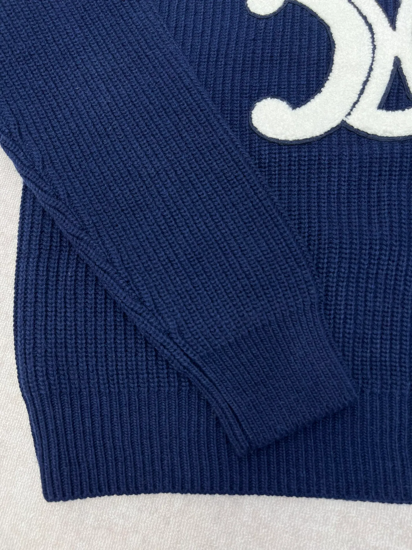 🅿️550 Celine 25ss new round neck pullover 100% wool TRIOMPHE patch loose fit round neck long sleeves dropped shoulders with ribbed trim Size: S.M.L.