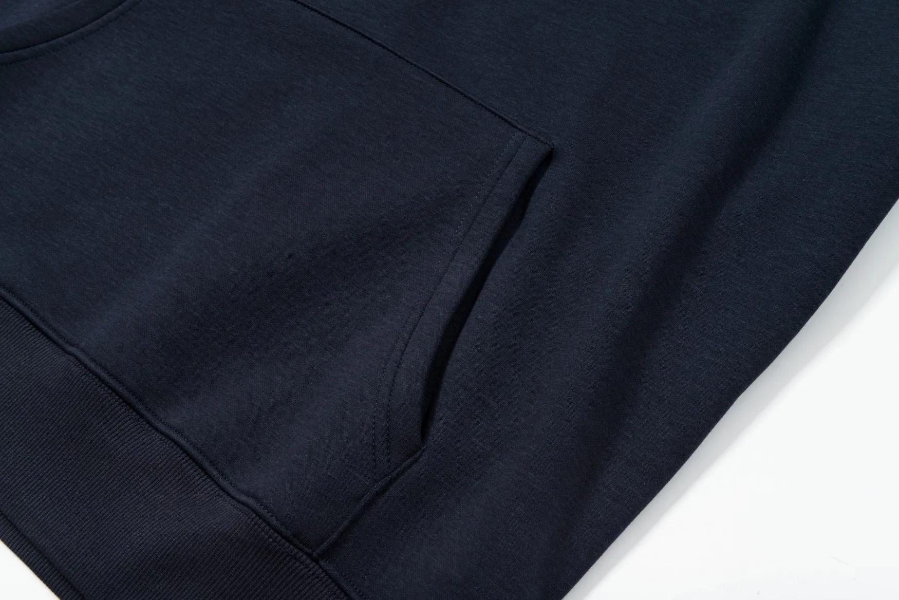 🅿️340 CELINE autumn and winter velvet hooded sweatshirt. The fabric is comfortable and soft. Composite Austrian velvet, fine workmanship. It also brings the trend of special craftsmanship, custom dyeing, complete with three standards. Non-market ordinary version. Compare at will. Quality is absolutely guaranteed. Color: black, white, navy blue. Size: S M L XL [Style No. A3331]
