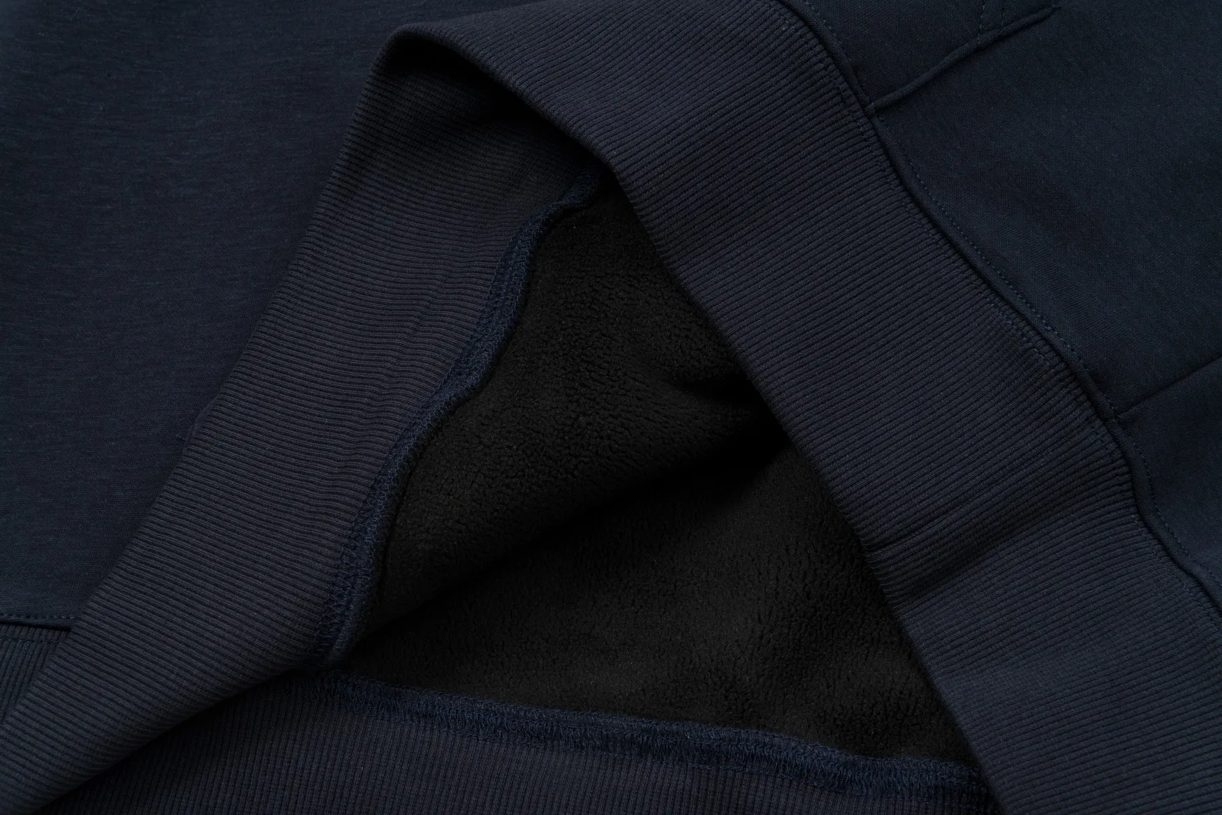 🅿️340 CELINE autumn and winter velvet hooded sweatshirt. The fabric is comfortable and soft. Composite Austrian velvet, fine workmanship. It also brings the trend of special craftsmanship, custom dyeing, complete with three standards. Non-market ordinary version. Compare at will. Quality is absolutely guaranteed. Color: black, white, navy blue. Size: S M L XL [Style No. A3331]