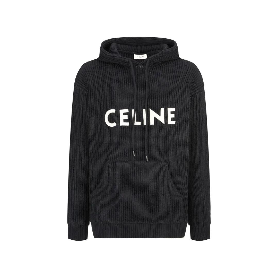 🅿️560 [Exclusive supply] Celine 22FW patch hooded sweater (black) The original version was purchased and developed for 12,500. The fabric is made of 75 wool 25 angora rabbit fur that is closest to the original version. It is made of customized expanded blended wool. The upper body is comfortable and soft, and the weight is 700 grams. It is made of imported Stoll weaving with clear texture and 7-needle double ingot stitching method. The imported thickened felt cloth on the front chest is embroidered with letters using laser embroidery technology. High-energy laser beams are used for fine cutting and embroidery on the fabric. The letter material is made of wool superfiber positioning laser embroidery, which combines the strength of wool. Natural softness and durability of microfiber, the laser beam is used to precisely embroider at designated positions to achieve a highly precise embroidery effect. The letters have smooth lines and clear edges. The felt must be washed after embroidery to make it fluffy and more coordinated with the clothes. Thin felt is used for embroidery on the market and cannot be washed. Customized letter engraved white alloy tail clip, custom-woven and dyed cotton textured round rope, complete three-label accessories, OS loose version design, different from the market version. Size:S-M-L