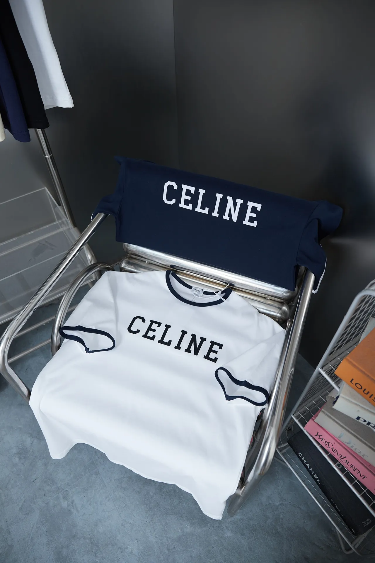🅿️170 CELIN* 25SS early spring new style, letter printed short sleeves, light luxury, a must-have item for daily commuting for men and women, correct version, welcome to compare, detailed features · 320g 100% pure cotton double yarn jersey fabric · Special thickened 32 pieces of double yarn 1X1 thread in the same cylinder custom dyeing · Classic letter logo flocking printing on the front. Collar, cuffs contrasting threads · Double-needle sewing and cross-seam technology · Original main mark, washed tag, brand moisture-proof paper packaging Color: White Size: S/M/L/XL