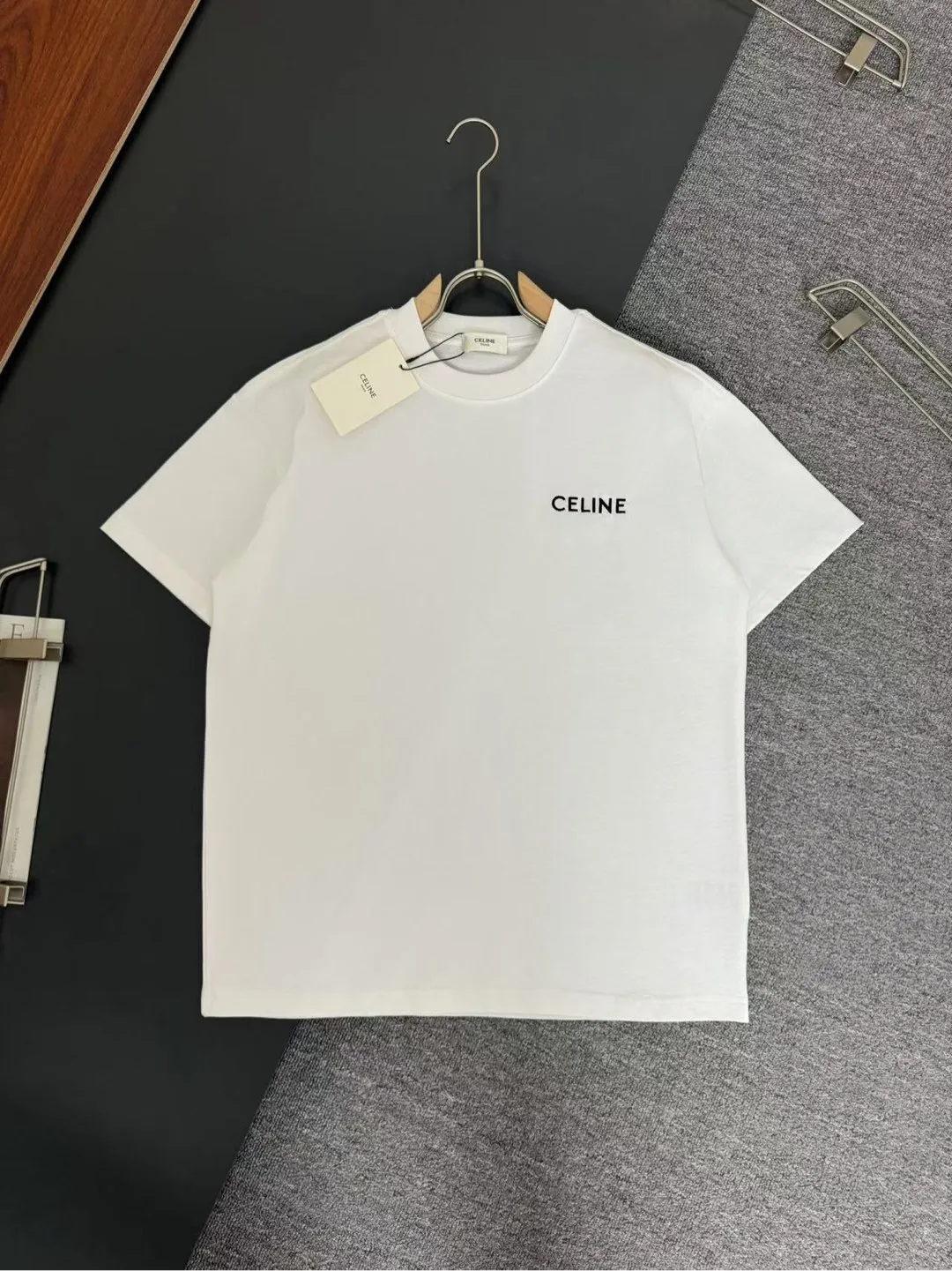 🅿️170 CELINE* Celine* 280g heavyweight pure cotton T-shirt with loose fit, embroidery process logo design, spring and summer new round neck fashionable short-sleeved T-shirt, comfortable against the skin, durable and easy to wear, meticulous original craftsmanship, a must-have for casual and versatile colors: white, black, size: S M L XL XXL