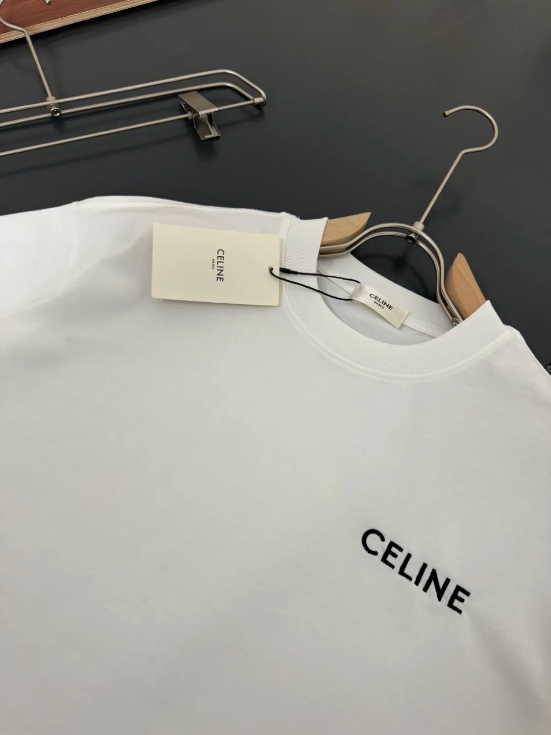 🅿️170 CELINE* Celine* 280g heavyweight pure cotton T-shirt with loose fit, embroidery process logo design, spring and summer new round neck fashionable short-sleeved T-shirt, comfortable against the skin, durable and easy to wear, meticulous original craftsmanship, a must-have for casual and versatile colors: white, black, size: S M L XL XXL