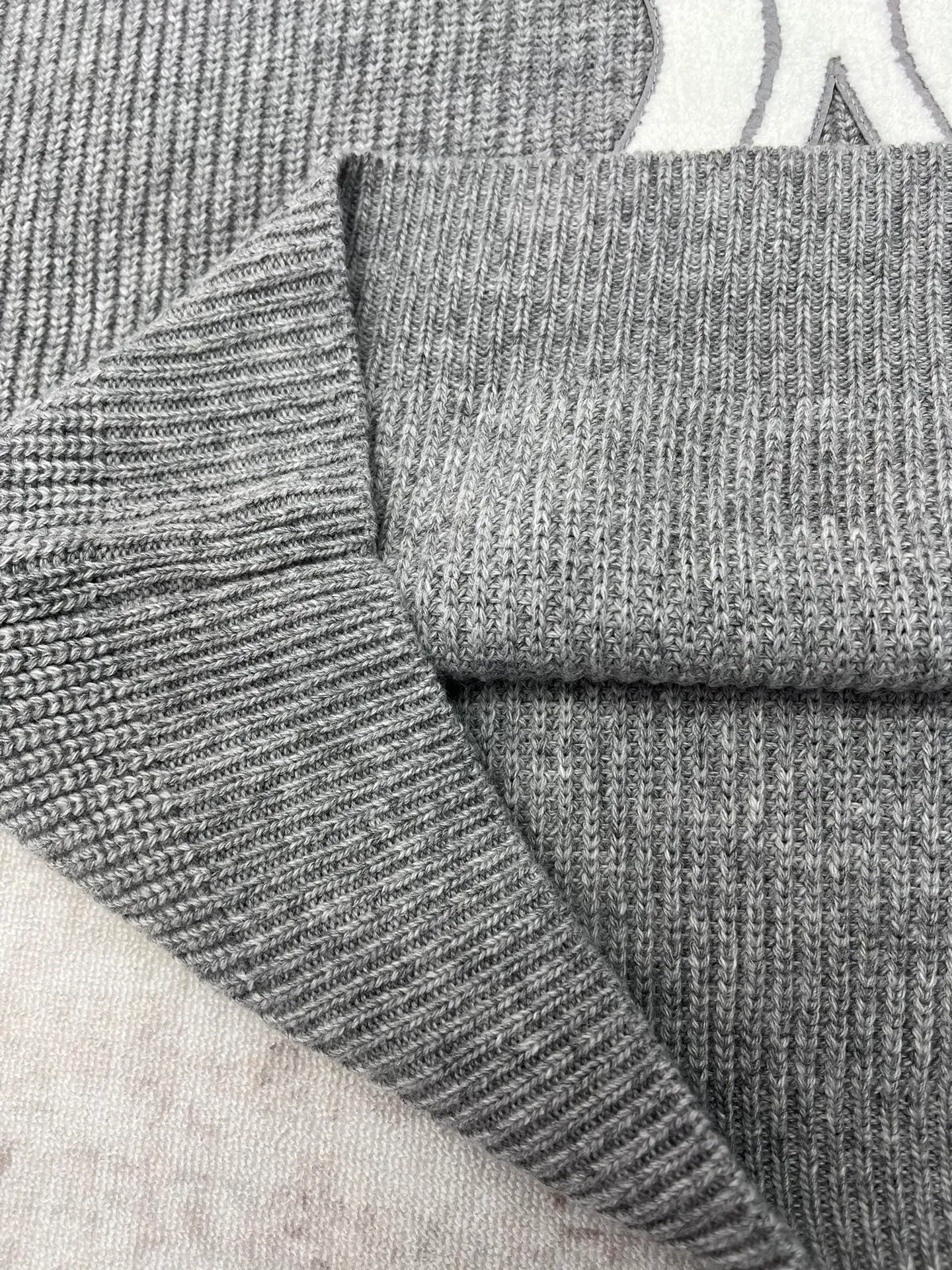 🅿️550 Celine 25ss new round neck pullover 100% wool TRIOMPHE patch loose fit round neck long sleeves dropped shoulders with ribbed trim Size: S.M.L.