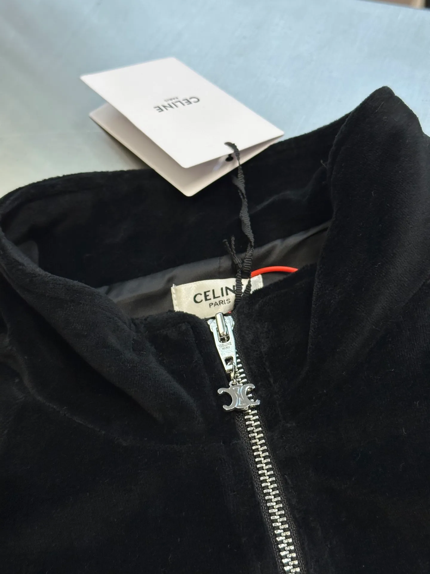 🅿️580 Celine embroidered velvet jacket. Customized cotton, polyester and jacquard velvet fabric, with black and beige colliding, interweaving endless elegance and charm. Exquisite Celine letter embroidery is embellished on the chest, conveying Celine's consistent elegance and grandeur in a simple and powerful way.  Using imported machine embroidery technology, advanced computer control systems and precision mechanical components, Celine letter embroidery operations are realized.  Ergonomic three-dimensional tailoring returns to traditional craftsmanship, through segmentation, folding, shrinking and stretching techniques. The so-called slow work results in meticulous work, which is a respect for the material.  size：s m l xl