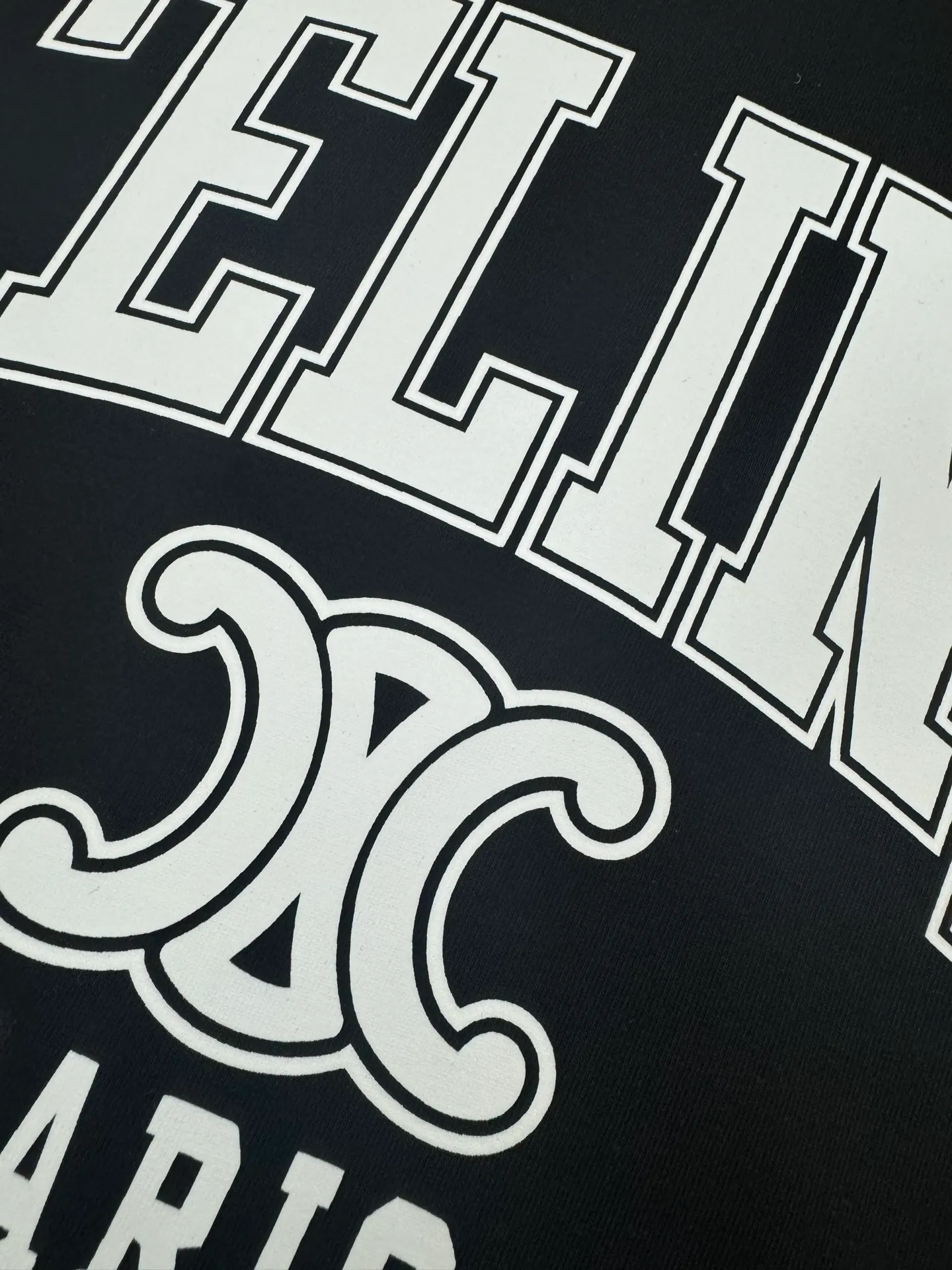 🅿️200 CELINE* Celine* 320g heavyweight pure cotton T-shirt with loose fit and three-dimensional printed logo design. Spring and summer new round neck fashionable short-sleeved T-shirt. Comfortable against the skin, durable and easy to wear. Meticulous original craftsmanship, a must-have for casual and versatile colors. Color: white, black, rose. Size: S M L XL XXL