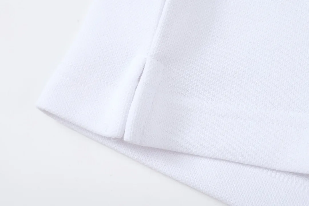 🅿️210 CE new style embroidered letter polo short sleeves Spring and summer new high-quality mesh piqué cotton basic lapel short Tee, classic brand Logo fashionable casual short-sleeved Polo shirt for men and women! The trading company channel is available, and it is sold simultaneously on the official website! It can best show professional style and jointly perform high-end fashion! The must-have Polo item in the summer wardrobe can find a balance between T-shirts and shirts, and can also show everyone's hard work and streamlined appearance! The fabrics are selected from custom-made and dyed piqué mesh cotton, which is breathable to wear. It is comfortable and not stuffy! It retains the minimalist style design, with striped contrasting lapel and sleeve details, as well as a simple small logo on the chest, which is three-dimensional and full. The fineness of the embroidery can be felt by looking at the embroidery stitches. It is low-key and classy, and is very suitable for professional wear! The slightly loose tailoring prevents the body from being too dry and tight when worn. It can be better integrated into daily casual wear, becoming a versatile style that can be used for business casual! Size: XS S M L