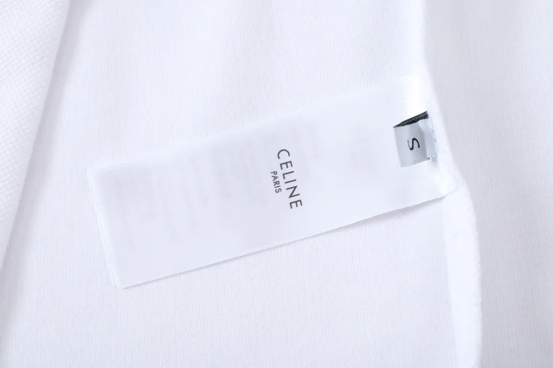 🅿️210 CE new style embroidered letter polo short sleeves Spring and summer new high-quality mesh piqué cotton basic lapel short Tee, classic brand Logo fashionable casual short-sleeved Polo shirt for men and women! The trading company channel is available, and it is sold simultaneously on the official website! It can best show professional style and jointly perform high-end fashion! The must-have Polo item in the summer wardrobe can find a balance between T-shirts and shirts, and can also show everyone's hard work and streamlined appearance! The fabrics are selected from custom-made and dyed piqué mesh cotton, which is breathable to wear. It is comfortable and not stuffy! It retains the minimalist style design, with striped contrasting lapel and sleeve details, as well as a simple small logo on the chest, which is three-dimensional and full. The fineness of the embroidery can be felt by looking at the embroidery stitches. It is low-key and classy, and is very suitable for professional wear! The slightly loose tailoring prevents the body from being too dry and tight when worn. It can be better integrated into daily casual wear, becoming a versatile style that can be used for business casual! Size: XS S M L