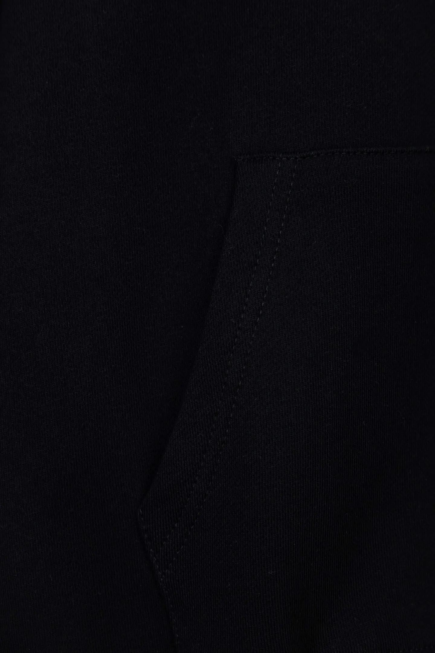 🅿️270 Style No.: M256 Celine CE 24 style rivet-encrusted diamond letter hooded sweatshirt. Made of customized 400g woolen fish scale sweatshirt material 26S single yarn, matched with high-quality ribbed fashion brand 21S 2*2 ribs. It feels soft and delicate, and the upper body is wide and shapely. It is personalized with 1441 hot diamonds and is full of design with hot diamond embellishments. , using the hot-drilling process, customized hardware mushroom nails of three specifications and sizes, and finally arranged them according to the size of the original plate. The workmanship is complicated and time-consuming (a total of 1441 diamond-studs for the whole piece of clothing). A large imported press is used for secondary pressing, which is stronger and stronger. Customized letter hardware eyes, hardware tail clips, loose version Size: S-XL