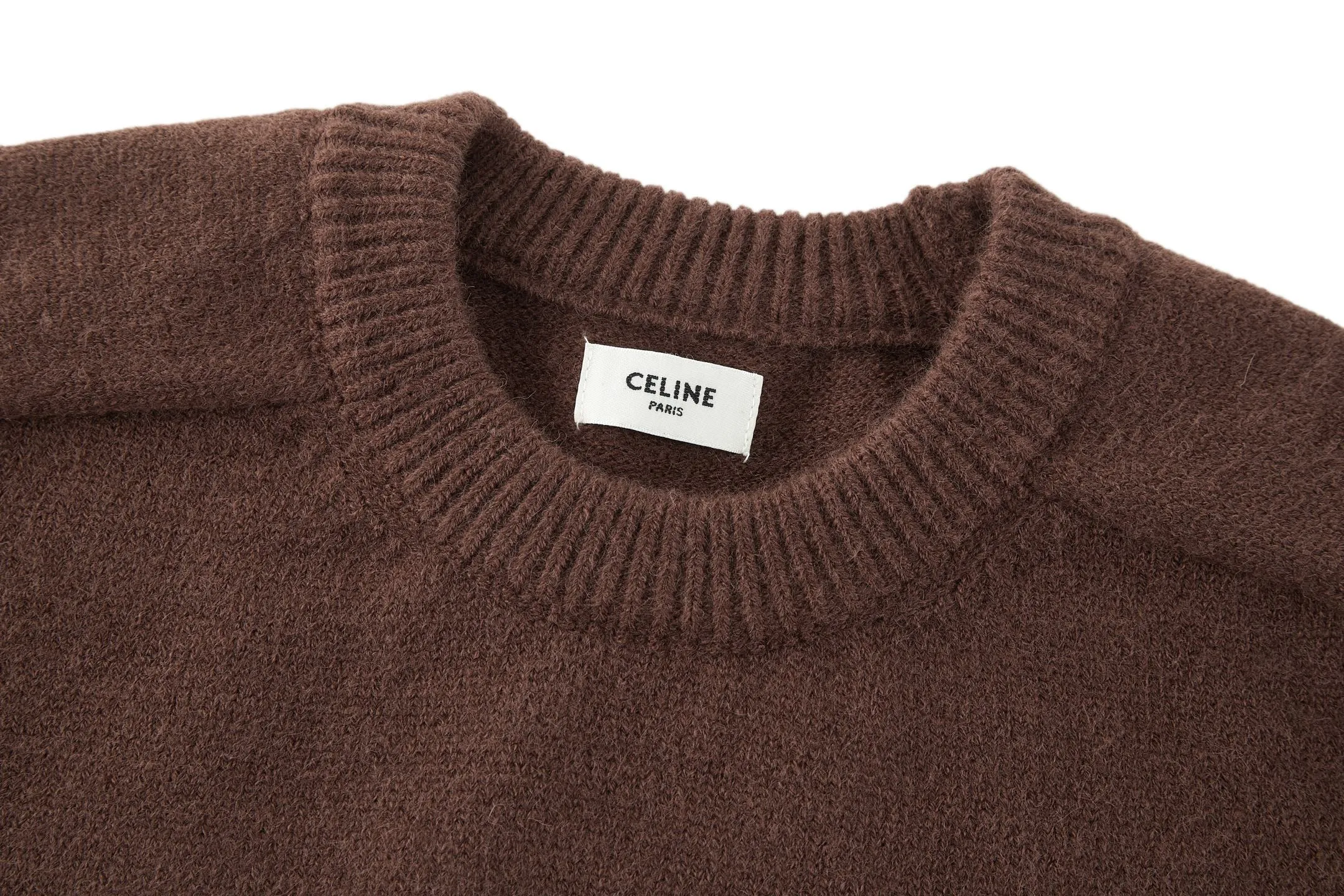🅿️370 [Exclusive supply] Celine Arc de Triomphe embroidered logo sweater (brown). The original version was purchased and developed for 9,900. The fabric is made of 35% wool, 15% cashmere, and 50% cotton yarn. This fabric is soft and has a three-dimensional shape that won't change shape after being worn for a long time. The embroidery uses 3D three-dimensional embroidery, and the chest is embellished with the Arc de Triomphe embroidered logo. This style is machine-knitted with 7 needles, and the high-density thick stitching ensures warmth. Later process: washing and color fixation - fixed version - wool impurities. Size:S-M-L-XL