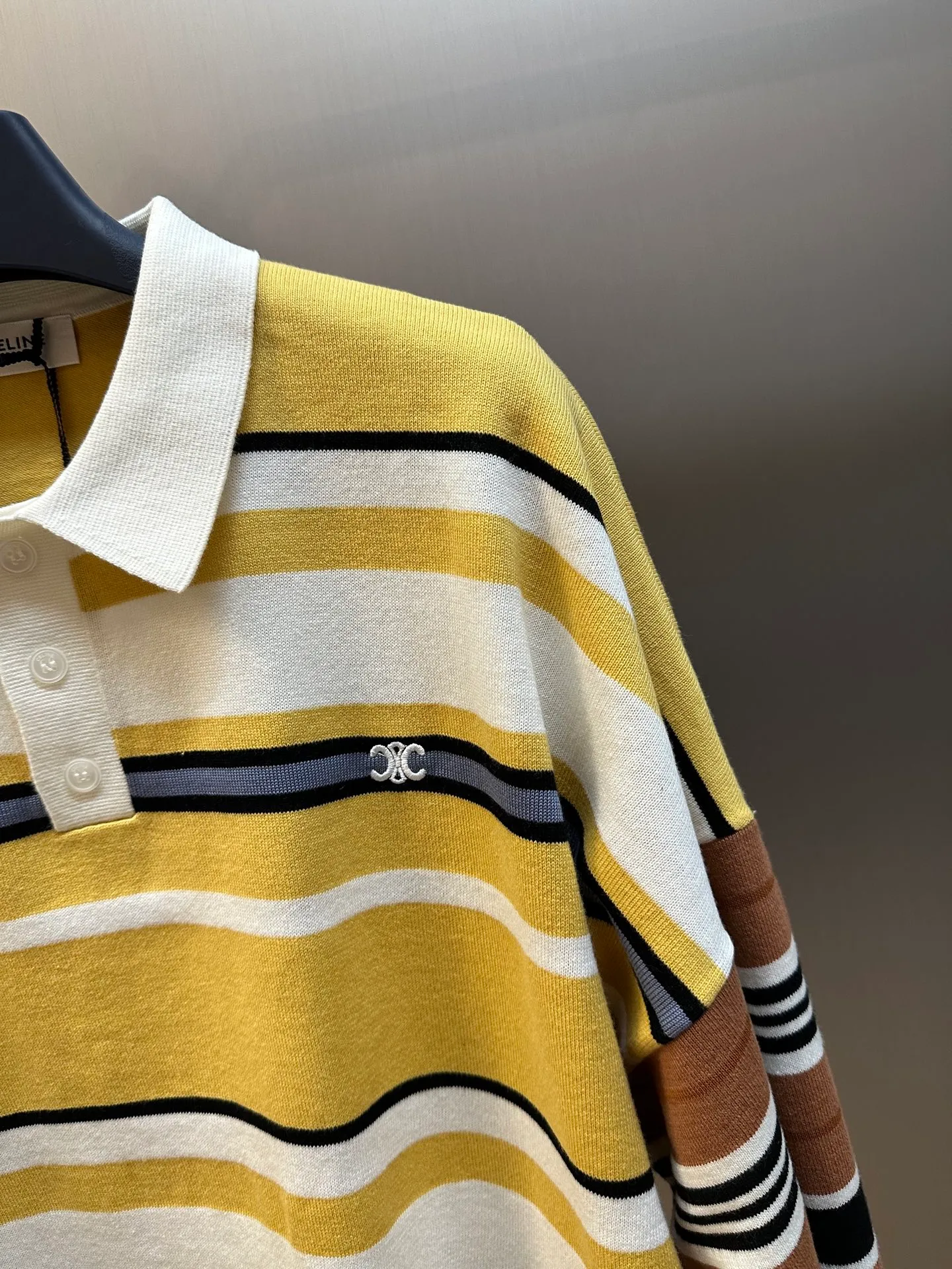 🅿️472 Celine loose fit contrast striped POLO shirt with TRIOMPHE embroidery, loose fit, dropped shoulder design, ribbed trim, 3 mother-of-pearl buttons engraved with CELINE size: s m l