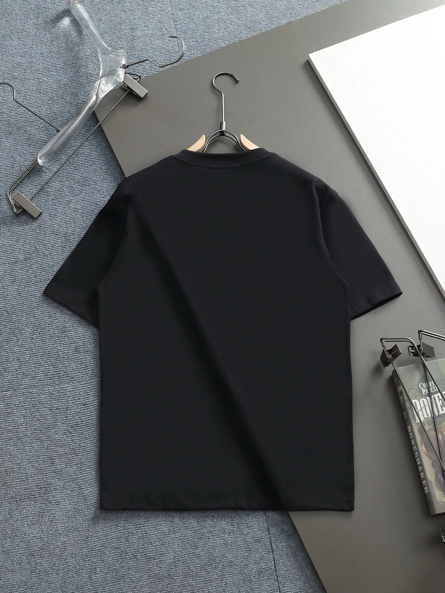 🅿️170 -CELINE · Celine 25ss Logo small print round neck short-sleeved T-shirt - Made of 280g double yarn pure cotton, the fabric color is custom-dyed, will not shrink or fade. Comfortable to the touch and super texture❤️Full set of accessories. A must-have for trendy men and trendy women, the classic off-shoulder slightly wide version is available exclusively from stock!                   ⚠ Top version official website quality❕ -Color: White Black -Size: XS S Ｍ L -Crowd: Same style for men and women