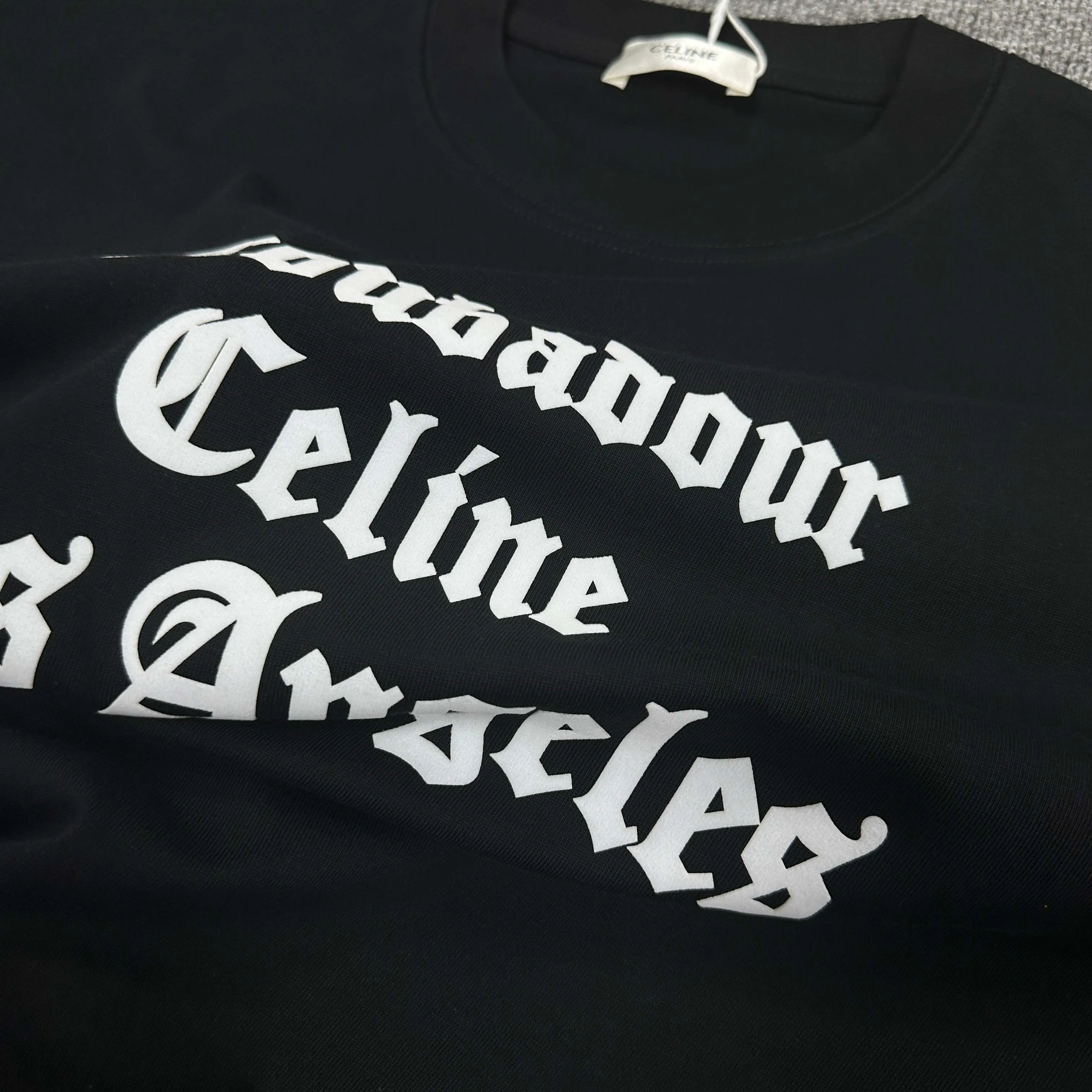 🅿️180 Celi*ne Celin Celin 2025 spring and summer style simple letters three-dimensional foaming process personalized logo customized double yarn plain cotton fabric short-sleeved T-shirt for men and women. Size: S (90-130 catties) M (120-150 catties) L (140-165 catties) XL (160-180 catties) XXL (180-210 pounds) Color: black white