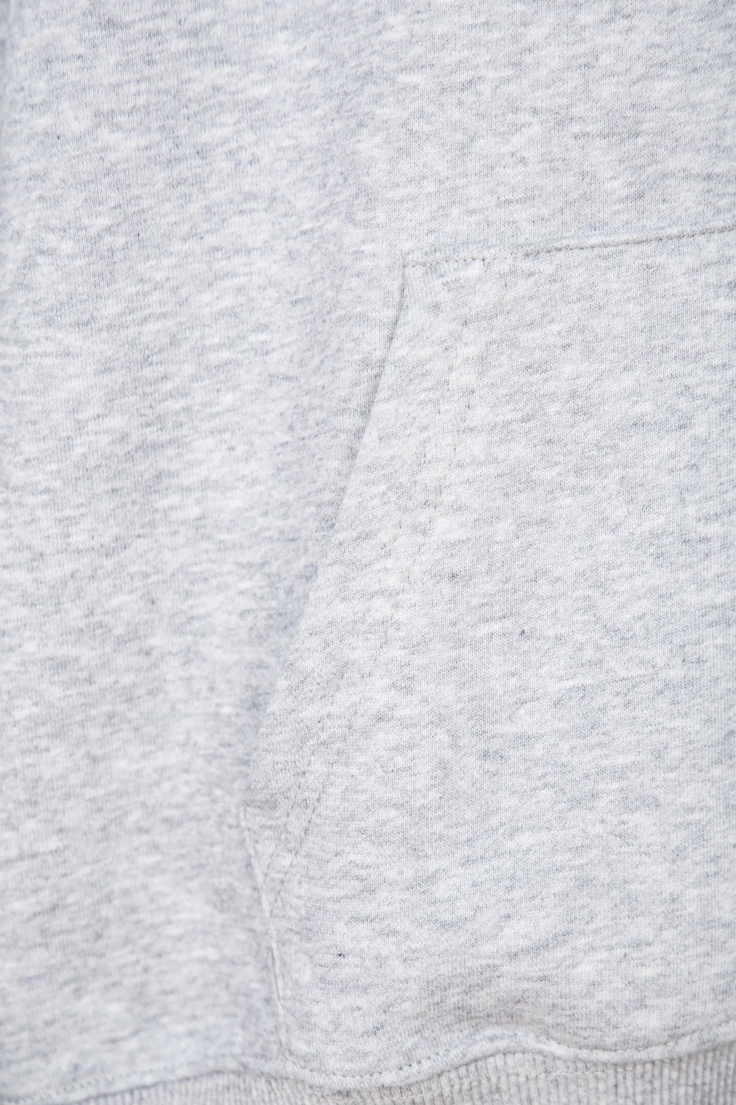 🅿️250 Style No.: M252 CELINE/Celine Web Letter Hooded Sweatshirt French fashion luxury brand CELINE adheres to style aesthetics, constantly advances in exploration, and designs many classic patterns that are very recognizable and memorable. 2022 autumn and winter new hooded terry sweatshirt. A clean and simple sweatshirt that is not fussy. Whoever wears it will look better! Customized hoodie webbing, custom-woven 400G high-weight knitted cotton fabric. It is very thick, comfortable and breathable, and feels skin-friendly. It is 100% loose and cut in OS style. The upper body is very elegant and high-end. The most popular item in the autumn and winter wardrobe is the sweatshirt. This can be worn directly into the spring without any problem. It is a multi-purpose garment that can be worn alone or as an inner layer. Size：S-XL