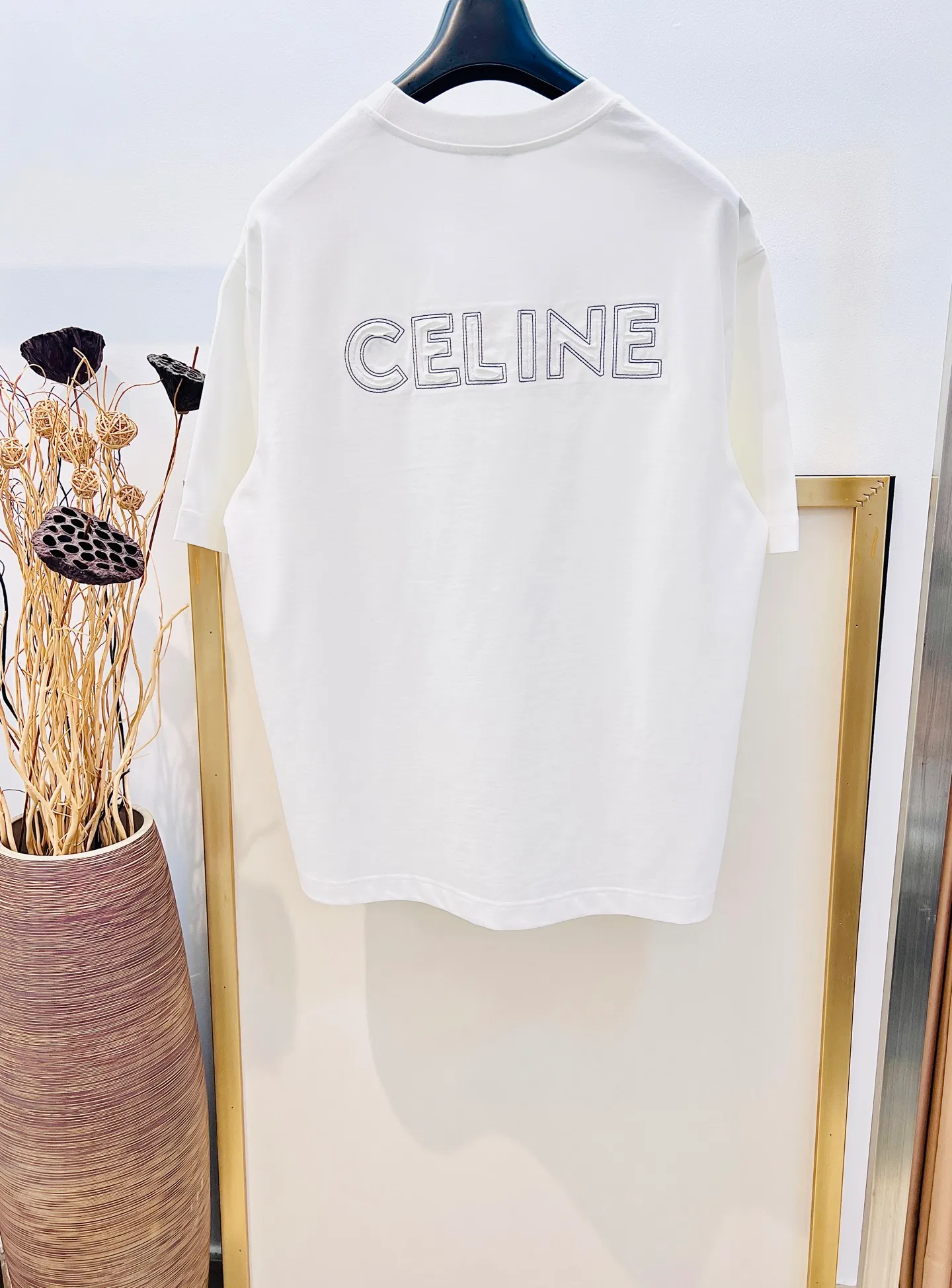 🅿️230 🌈Size: s/m/l/xl Wide version in black and white, same style for men and women 1973538250081 Cel*ne/Celin 2025FW Spring and Summer Series Hollow embroidered three-dimensional destruction of logo letters Heavy cotton with loose fit half-sleeved T-shirt Washing method: Dry clean or wrap in a laundry bag on the back, wash separately and iron on the back at medium temperature! Do not soak/wash in warm water!