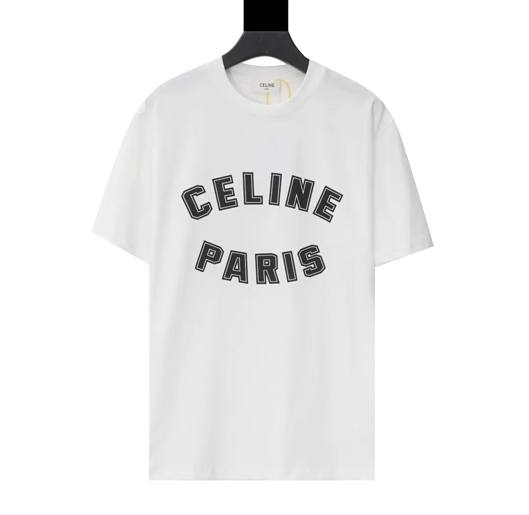 🅿️180 CELINE/Celine classic letter printed short-sleeved CE short-sleeved T-shirt with refreshing and clean temperament. Summer T-shirt season is here, are you ready? ! Made of selected thick plain woven cotton, the texture of the fabric is porcelain and very elegant. The high-weight cotton is very breathable and moisture-wicking. The loose T-shirt is cut in a loose fit, which is looser than ordinary casual T-shirts. OVERSIZE's street style. The upper body is like a fashion girl, a trendy BOY. The CE letter logo on the chest embellishes the overall sense of luxury. The matte frosted foam craftsmanship is very classy. Customized cross rib collar, the collar will not deform after a lifetime of wear! , the simple style is easy to wear and versatile. The temperament is refreshing and clean, very tender; elegant and fashionable! No matter how you match it with your upper body, it is always a very elegant style! Size:XS S M L