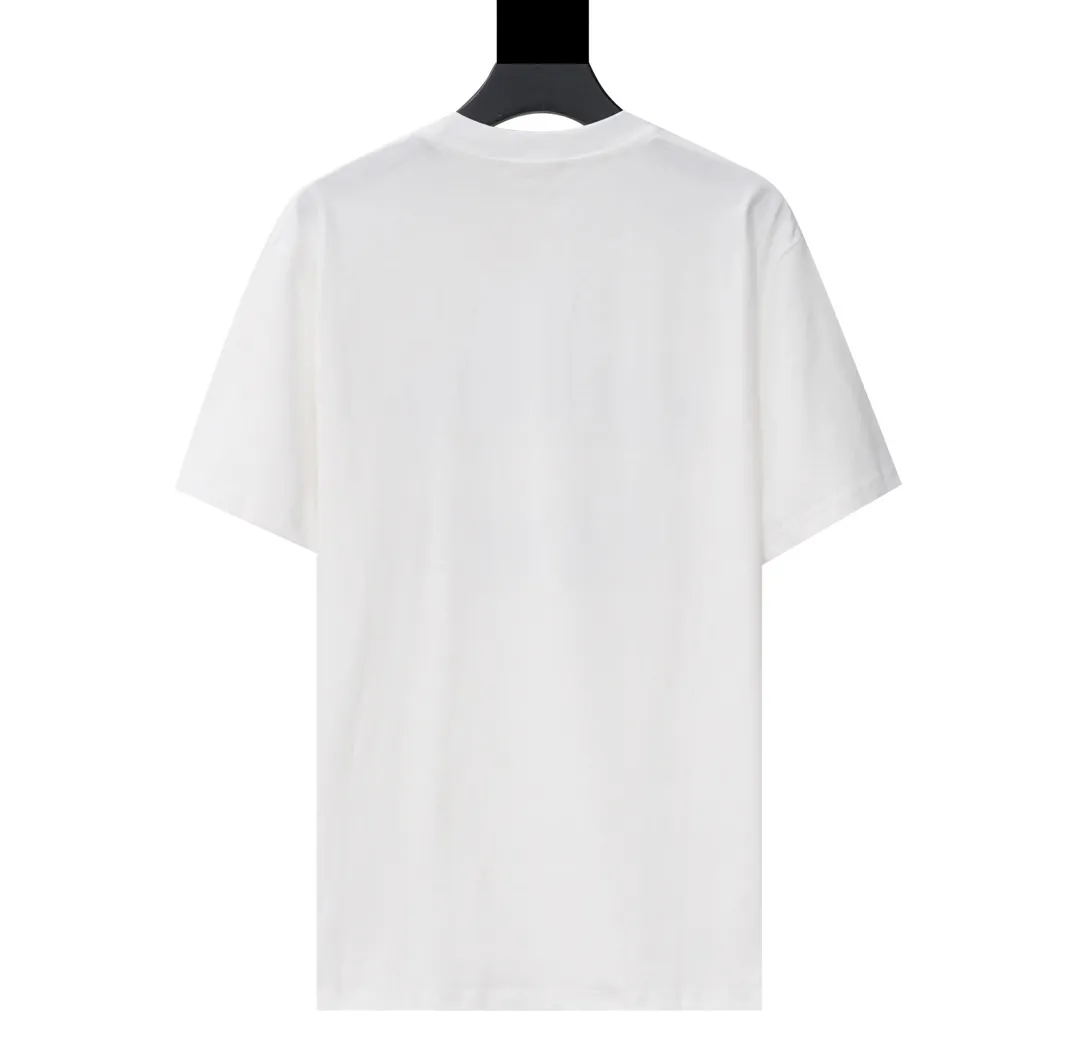 🅿️180 CELINE/Celine classic letter printed short-sleeved CE short-sleeved T-shirt with refreshing and clean temperament. Summer T-shirt season is here, are you ready? ! Made of selected thick plain woven cotton, the texture of the fabric is porcelain and very elegant. The high-weight cotton is very breathable and moisture-wicking. The loose T-shirt is cut in a loose fit, which is looser than ordinary casual T-shirts. OVERSIZE's street style. The upper body is like a fashion girl, a trendy BOY. The CE letter logo on the chest embellishes the overall sense of luxury. The matte frosted foam craftsmanship is very classy. Customized cross rib collar, the collar will not deform after a lifetime of wear! , the simple style is easy to wear and versatile. The temperament is refreshing and clean, very tender; elegant and fashionable! No matter how you match it with your upper body, it is always a very elegant style! Size:XS S M L