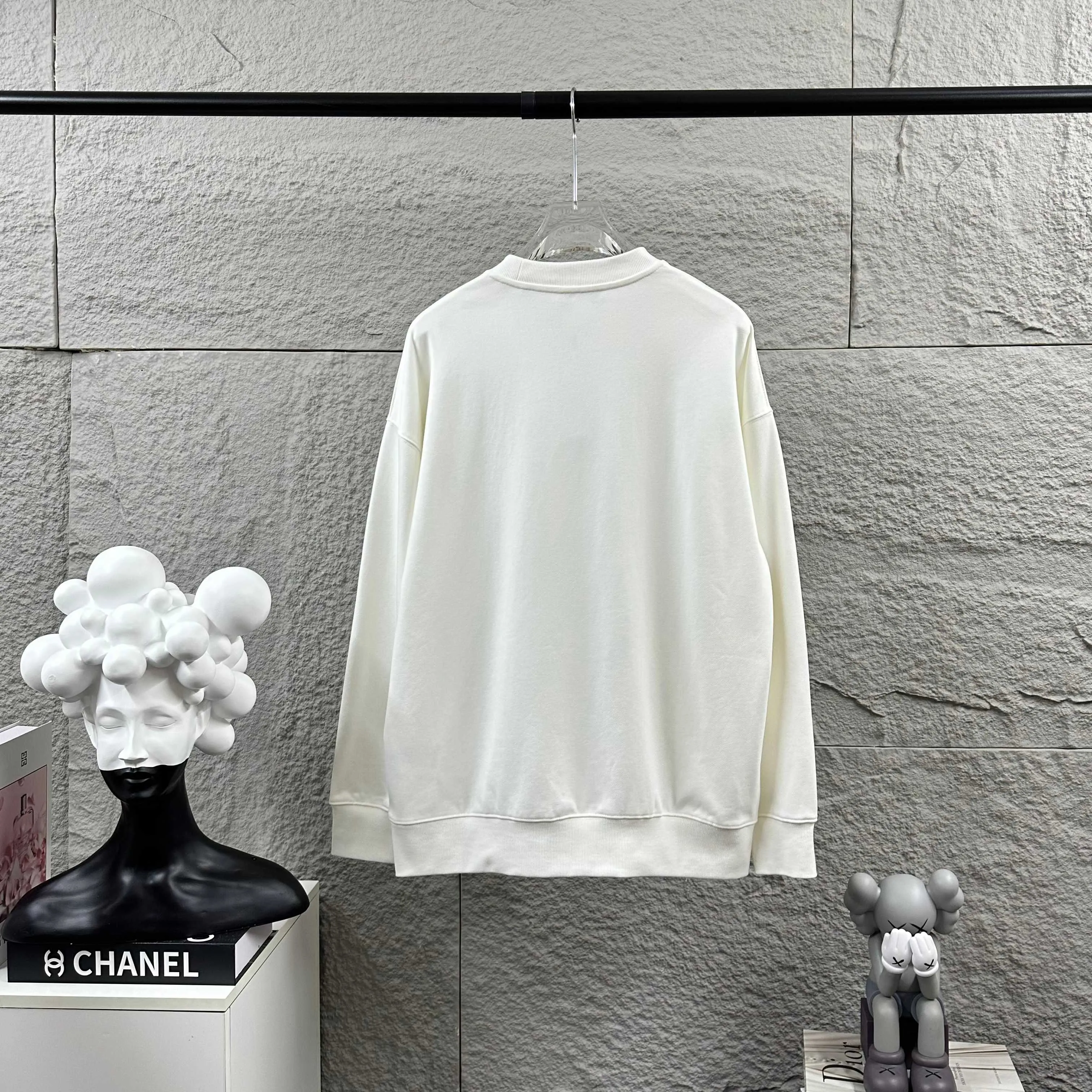 🅿️250 Celi*ne Celin Celin 2025 early autumn and winter new style Three-dimensional simple black and white embroidery personalized logo Customized terry fabric Long-sleeved round neck sweatshirt Uniform for men and women Size: S (90-130 catties) M (120-150 catties) L (140-165 catties) XL (160-180 catties) XXL (180-210 pounds) Color: black white