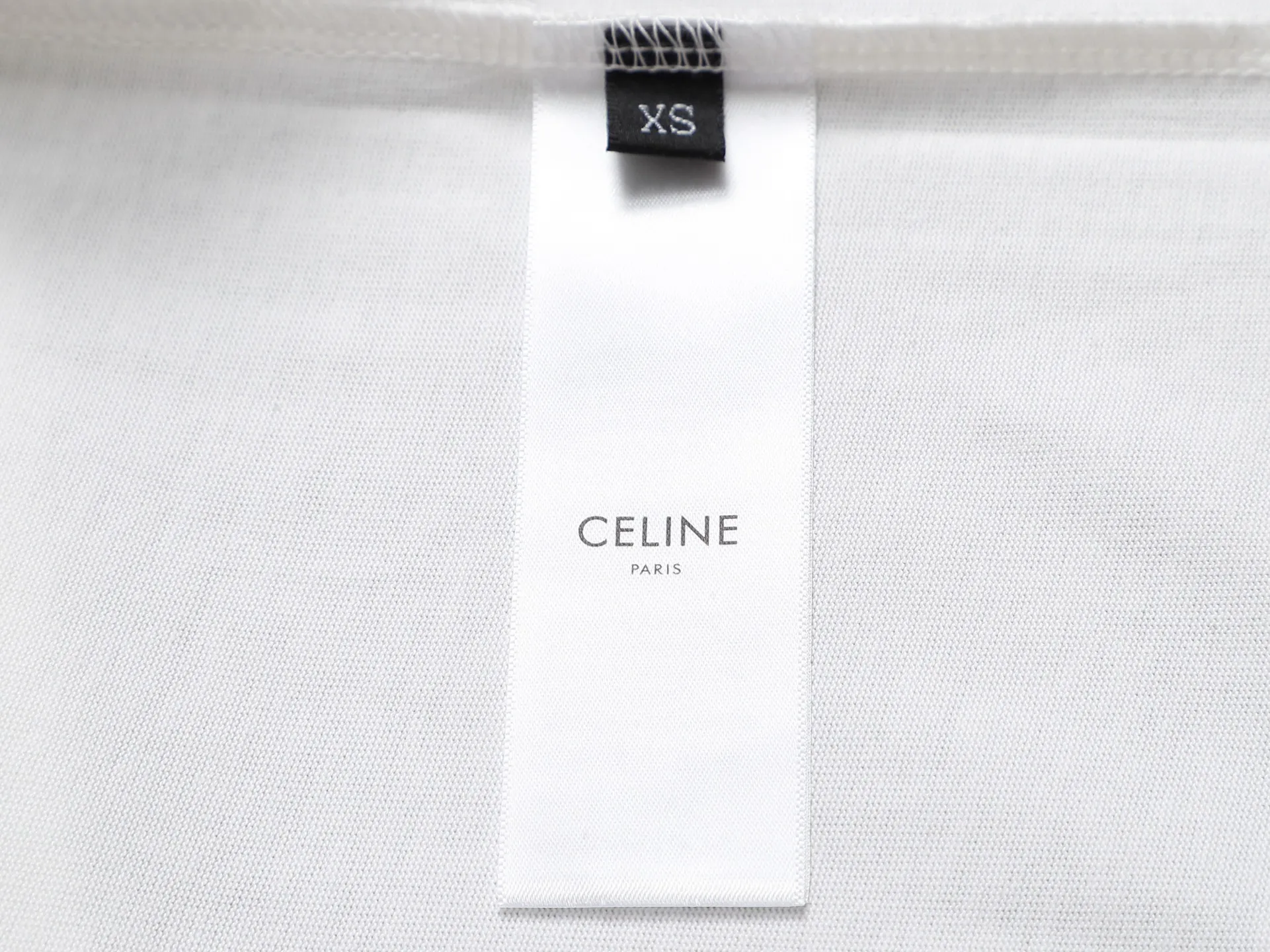 🅿️170 [Boutique] CELINE 3D three-dimensional embossed short-sleeved fabric: specifications are made of solid 280g 100% cotton, Lamborghini in knitting, custom-woven and dyed! It is a highly sensitive special color. Our requirement for the fabric is to use imported dyes under UV light and D65 light. It took half a month to adjust the color. The color thickness cannot be achieved by ordinary dyes. The cost of the fabric is twice that of ordinary color fabrics. The cost is extremely expensive!                  Printing: Using imported glue, no burrs, the printing texture is clearly visible, the printing details can be seen in the picture, the thickness and texture are completely restored, the wiring workmanship is produced with high requirements, and it is impeccable! Packaging: 12C thickened packaging bag, supporting thickened glossy paper and anti-counterfeiting buckle.                          Size: XS S M L