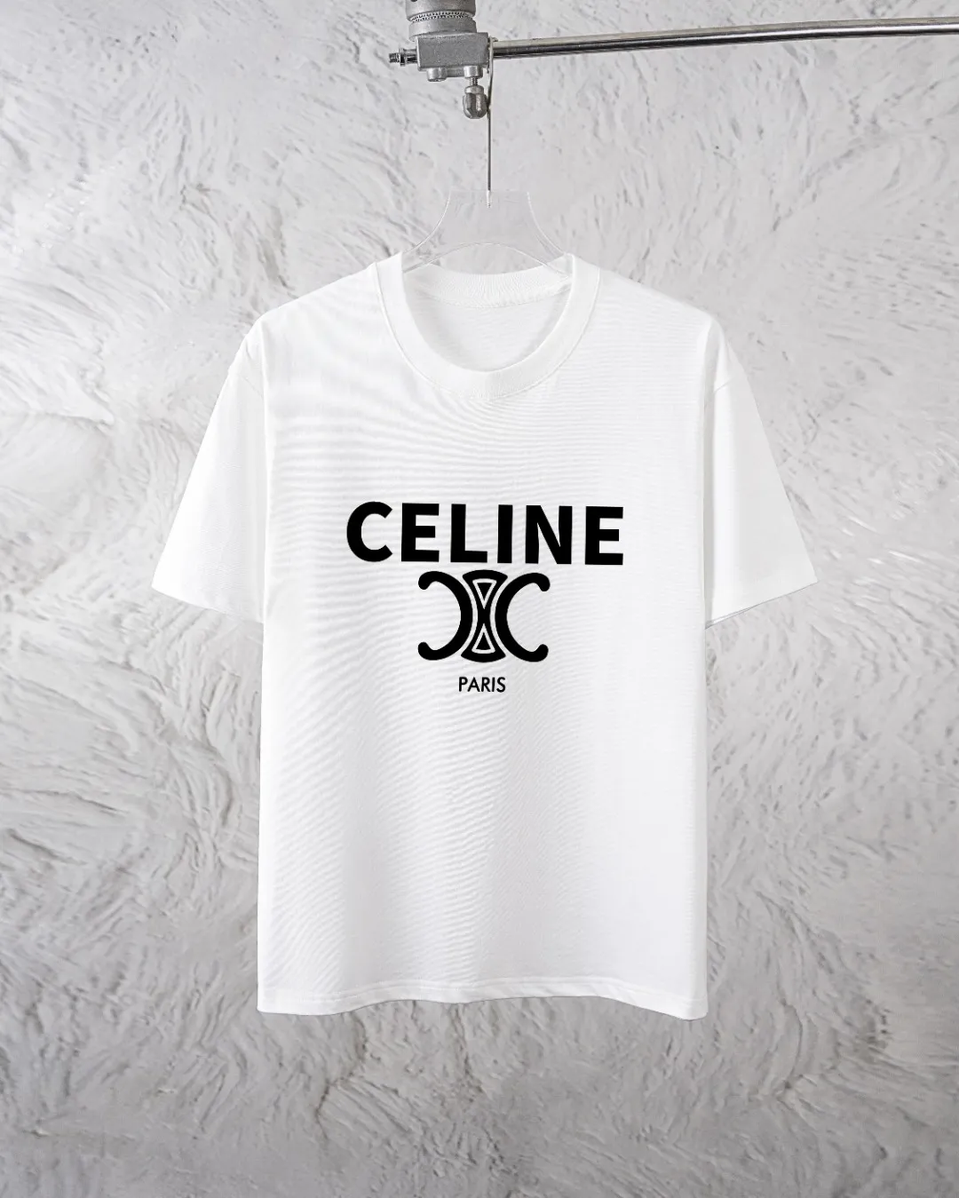 🅿️300 Celine Exclusively for the new trendy men’s fashionable round neck short-sleeved shorts suit, trendy and fashionable casual short-sleeved suit! It has high breathability and comfort, impeccable details, and brand element design concept, reflecting high quality. It presents a casual cut and the upper body shape is great! Material: 250g Xinjiang long-staple cotton short sleeves + 360g pure cotton terry shorts Size: S M L Due to manual measurement, there is a deviation of about 1-3CM in size.