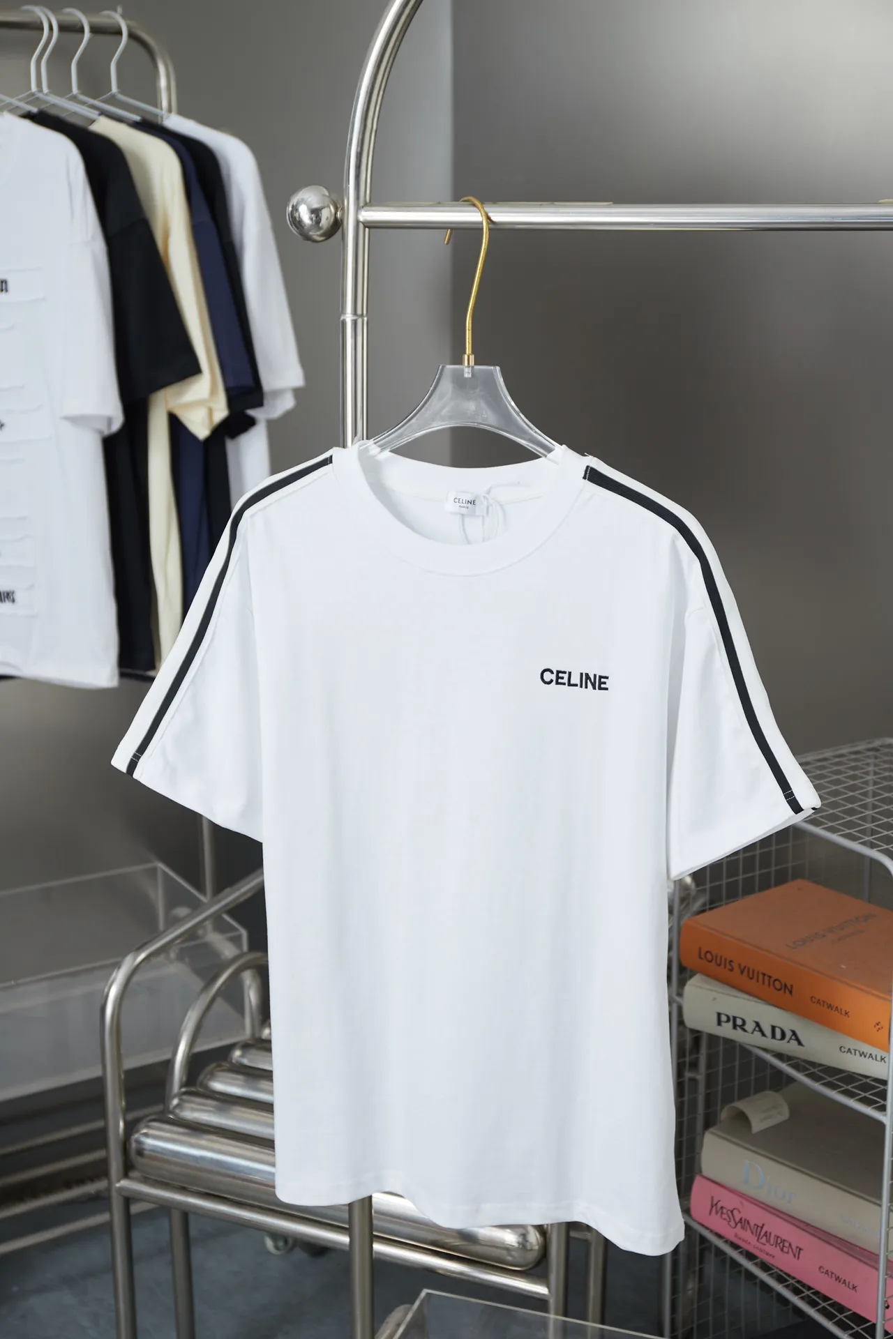 🅿️180 CELIN* 25SS early spring new style embroidered letter printed short sleeves light luxury essential item for daily commuting for men and women correct version welcome to compare detailed features · 320g 100% pure cotton double yarn jersey fabric · Special thickened 32 pieces of double-strand 1X1 thread in the same vat custom dyeing · Needle embroidered letter logo on the front. Shoulder splicing webbing design · Double-needle sewing and cross-seam technology · Original main mark, washed tag, brand moisture-proof paper packaging Color: black/white Size: S/M/L/XL