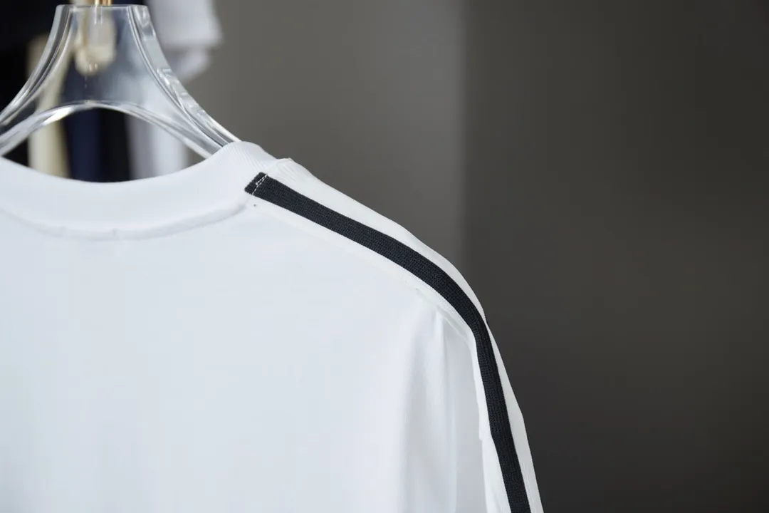 🅿️180 CELIN* 25SS early spring new style embroidered letter printed short sleeves light luxury essential item for daily commuting for men and women correct version welcome to compare detailed features · 320g 100% pure cotton double yarn jersey fabric · Special thickened 32 pieces of double-strand 1X1 thread in the same vat custom dyeing · Needle embroidered letter logo on the front. Shoulder splicing webbing design · Double-needle sewing and cross-seam technology · Original main mark, washed tag, brand moisture-proof paper packaging Color: black/white Size: S/M/L/XL