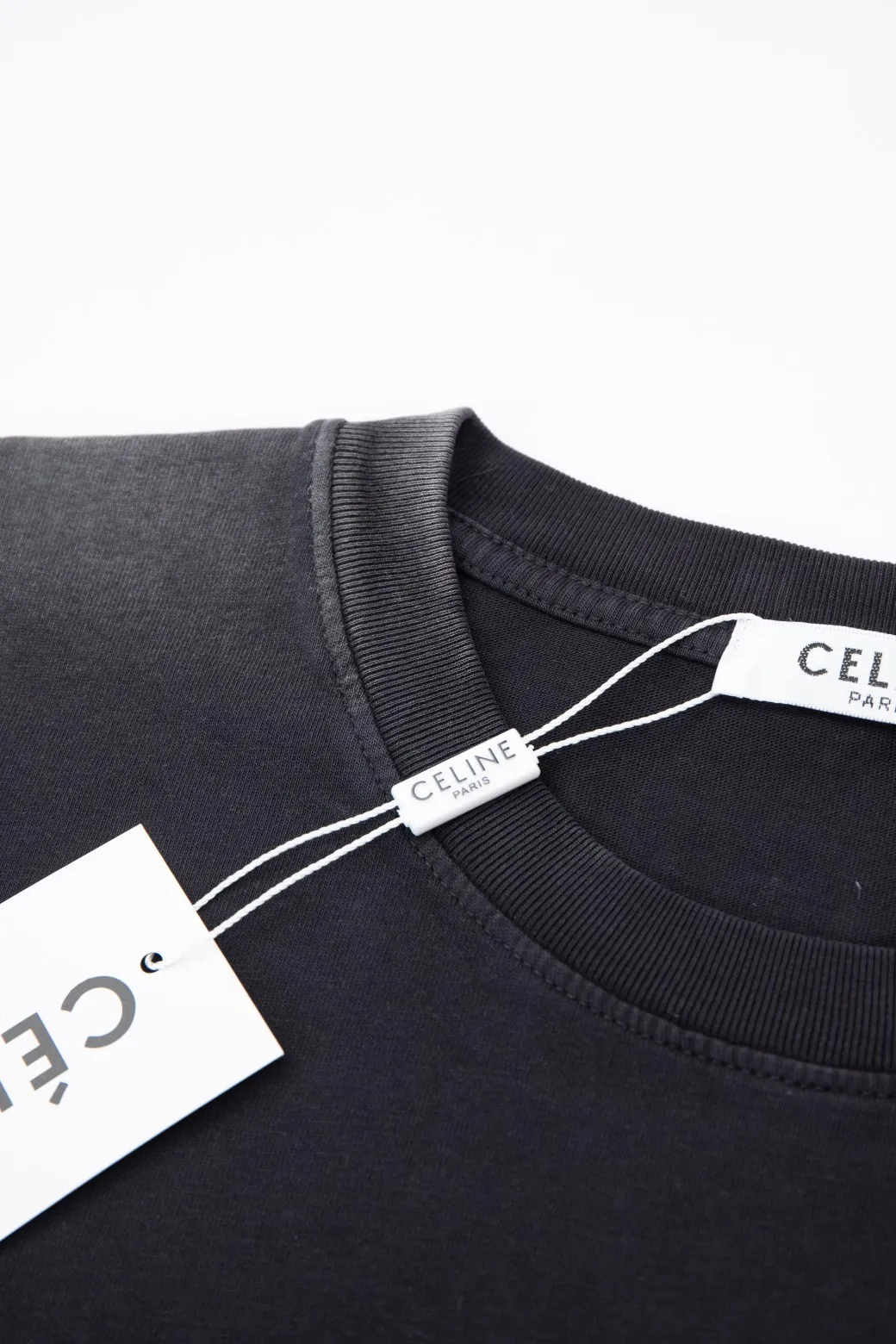 🅿️220 High quality ✨Celine✨🆕Classic logo letter pattern short sleeves. Official website synchronization, pure cotton fabric at the counter! Comfortable against the skin, durable and easy to wear, classic and simple logo design, meticulous original craftsmanship, customized 290G same vat dyed fabric, very comfortable to the touch, latest brick cabinet synchronization, OS off-shoulder version, fashionable and personalized, super versatile and good-looking, very suitable for both men and women, a must-have style, tag, collar label, washed wheat, complete with three labels, black, blue, green, 3️⃣ colors S M L XL