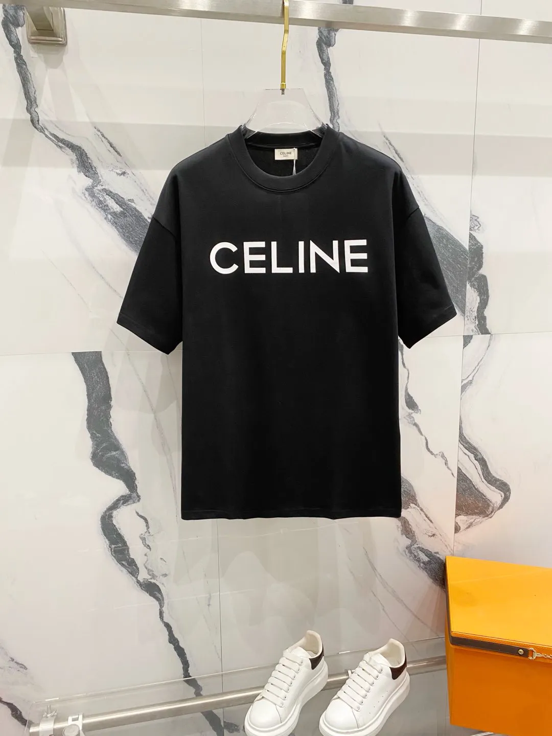 🅿️180 CELINE Celine 260g round neck short-sleeved T-shirt Celine arranged brand letters LOGO printed logo Official synchronization High version High quality Fashion personality Versatile trend Pure original quality Original fabric Tag Collar label Washed wheat Complete three labels Color: Black. White. Size: XS-L