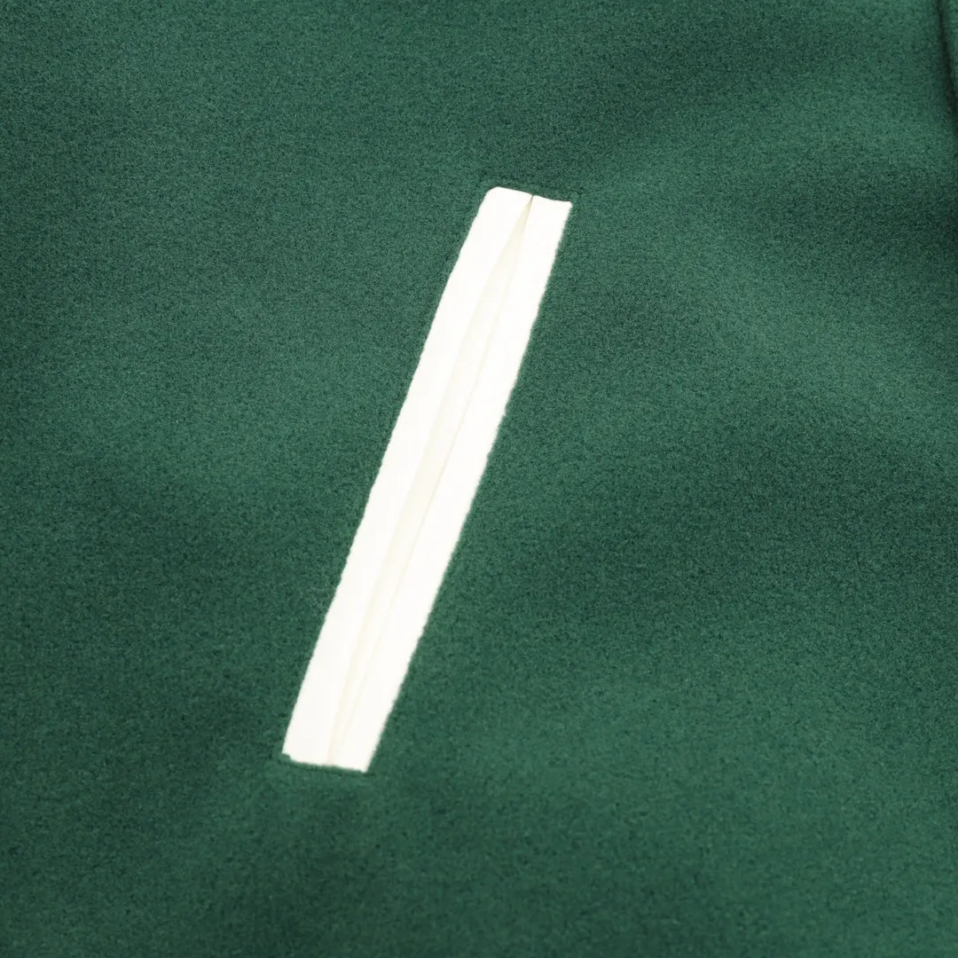 🅿️570 CELINE/Celine Big C patchwork embroidered baseball jacket jacket Warm reminder: It is recommended to hand wash or dry clean! ! This year is particularly popular. Baseball uniform jackets are available at all levels on the market (you must compare the details). The most powerful quality control. Baseball uniforms have been produced and researched for 7 years. The details are exquisite. With it, you will be the most handsome boy in the world. The fully painted four-button buckle (button with LOGO), the fabric is customized for more than a month. It is not ready-made in the market. It is made of wool blend, custom-woven and dyed. It has high color fastness. It is recommended to hand wash or dry clean for the first time. "Custom-woven knitted rib at the hem", the lining is made of silky and delicate cupro fiber material, which can be worn directly next to the body. It is extremely comfortable, a heavyweight item, purchase version! Size：XS-L