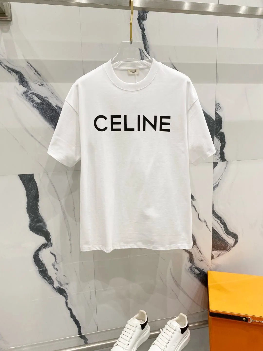 🅿️180 CELINE Celine 260g round neck short-sleeved T-shirt Celine arranged brand letters LOGO printed logo Official synchronization High version High quality Fashion personality Versatile trend Pure original quality Original fabric Tag Collar label Washed wheat Complete three labels Color: Black. White. Size: XS-L