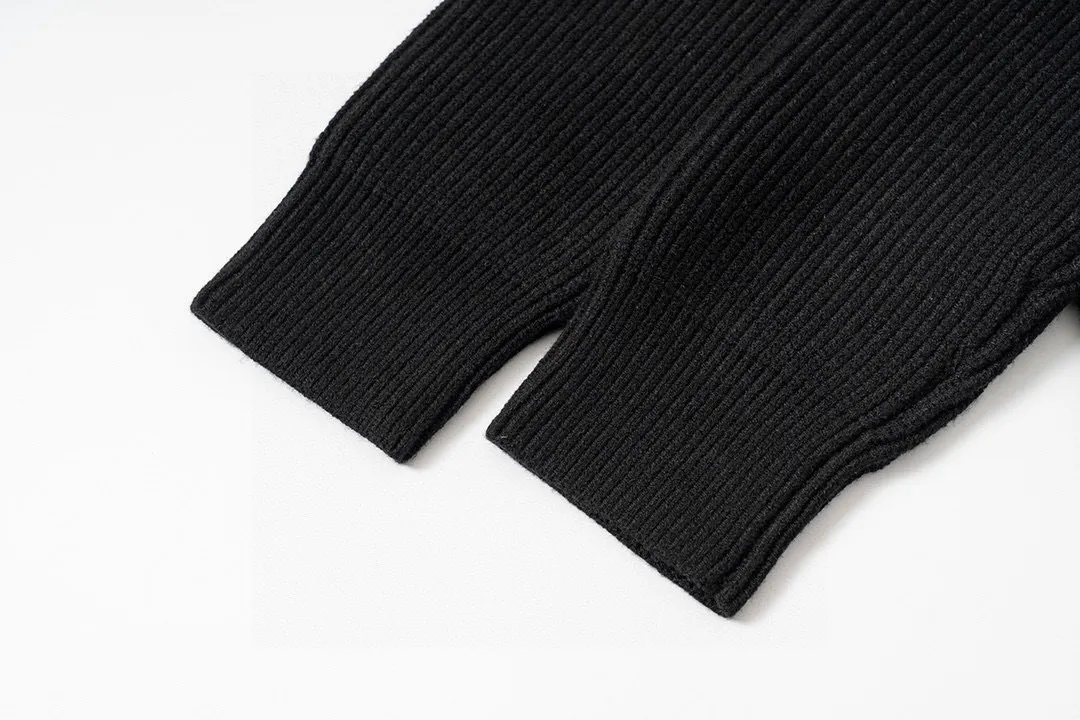 🅿️340 CELINE autumn and winter monogram round neck knitted sweater. Fabric: imported wool, hand-cuffed/feeling soft, smooth and comfortable. Jacquard: Large letters Accessories: Main label, washed label and hang tag all customized. Size: S-L