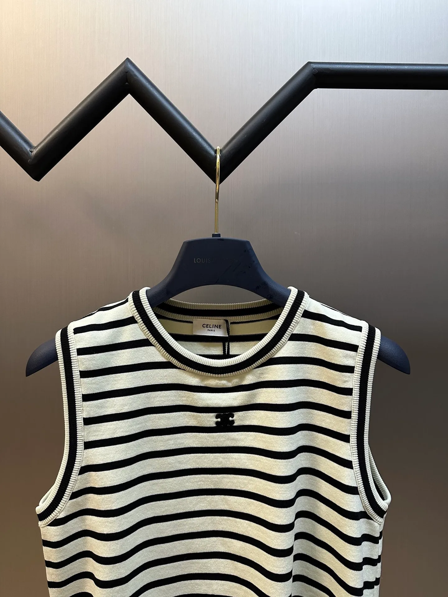 🅿️400 Celine striped knitted vest with TRIOMPHE patch, classic fit and ribbed trim.  size：s m l