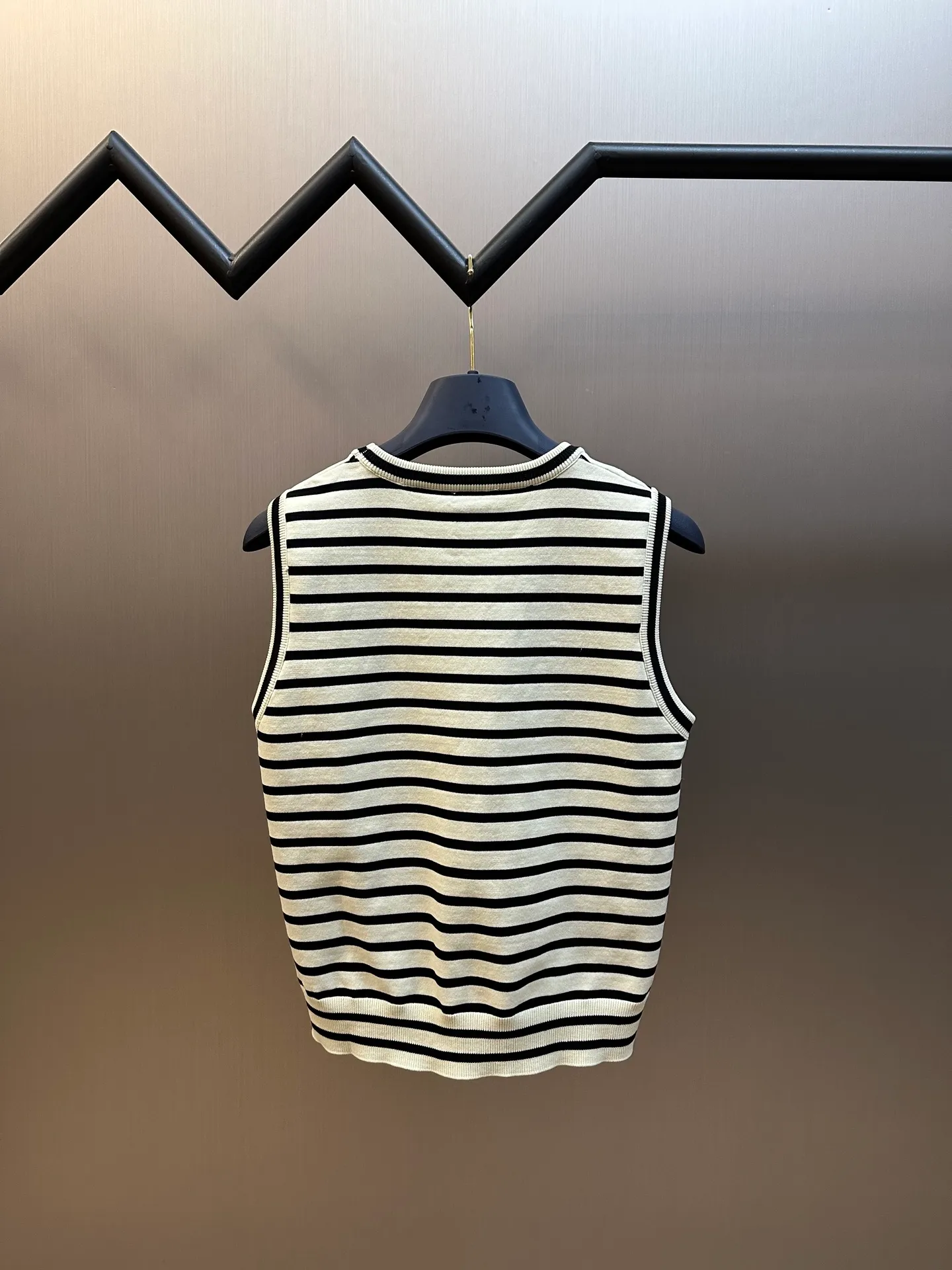 🅿️400 Celine striped knitted vest with TRIOMPHE patch, classic fit and ribbed trim.  size：s m l