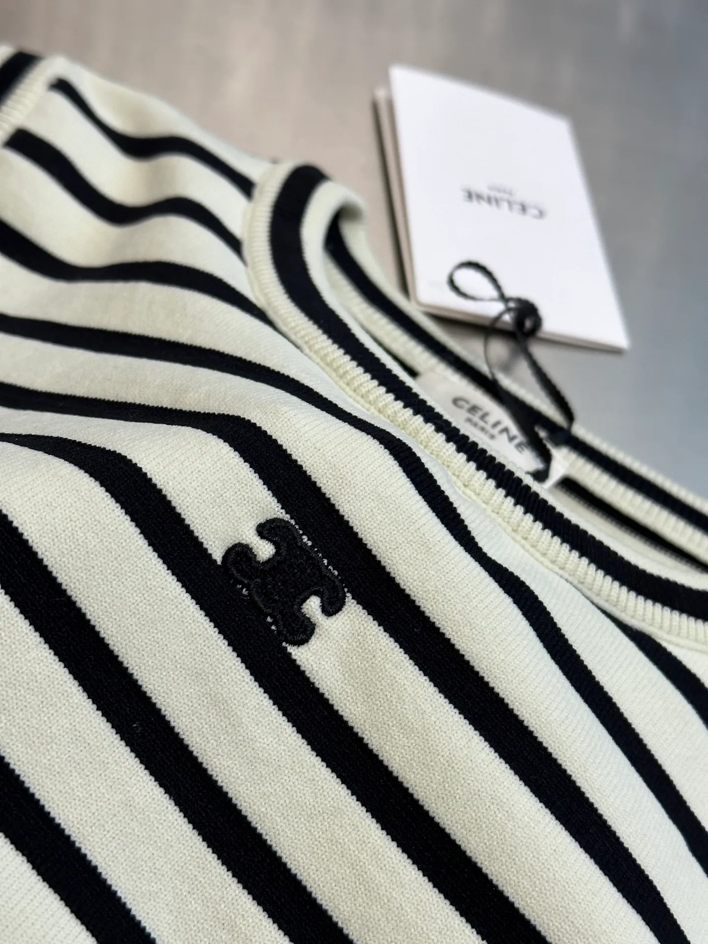 🅿️400 Celine striped knitted vest with TRIOMPHE patch, classic fit and ribbed trim.  size：s m l