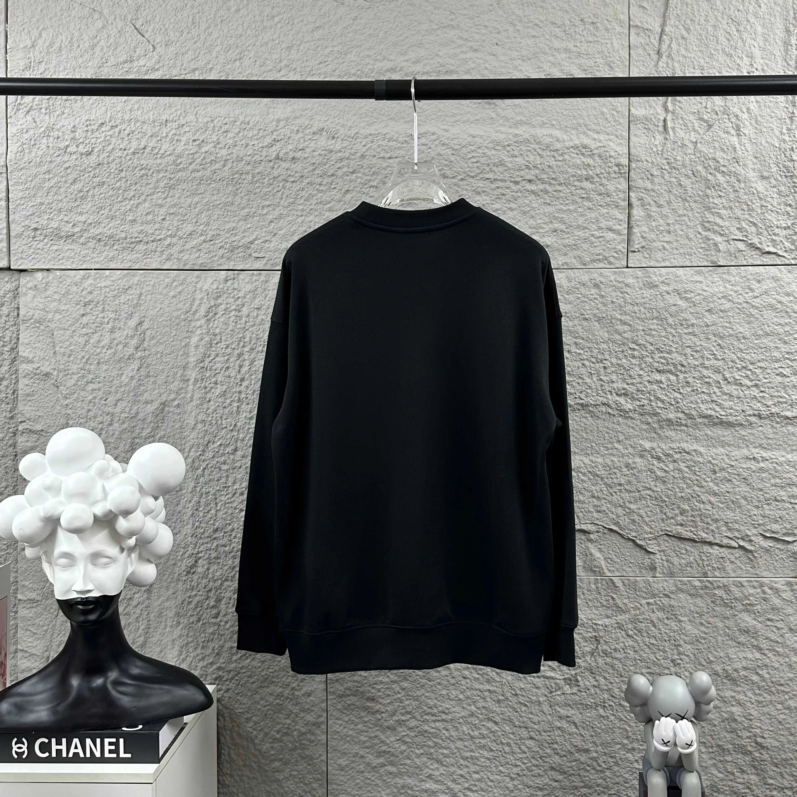 🅿️240 Celi*ne Celi*ne 2025 early autumn and winter new style, full of vitality, printed personalized logo, customized terry fabric, long-sleeved round neck sweatshirt, same style for men and women. Size: S (90-130 catties) M (120-150 catties) L (140-165 catties) XL (160-180 catties) XXL (180-210 pounds) Color: black white