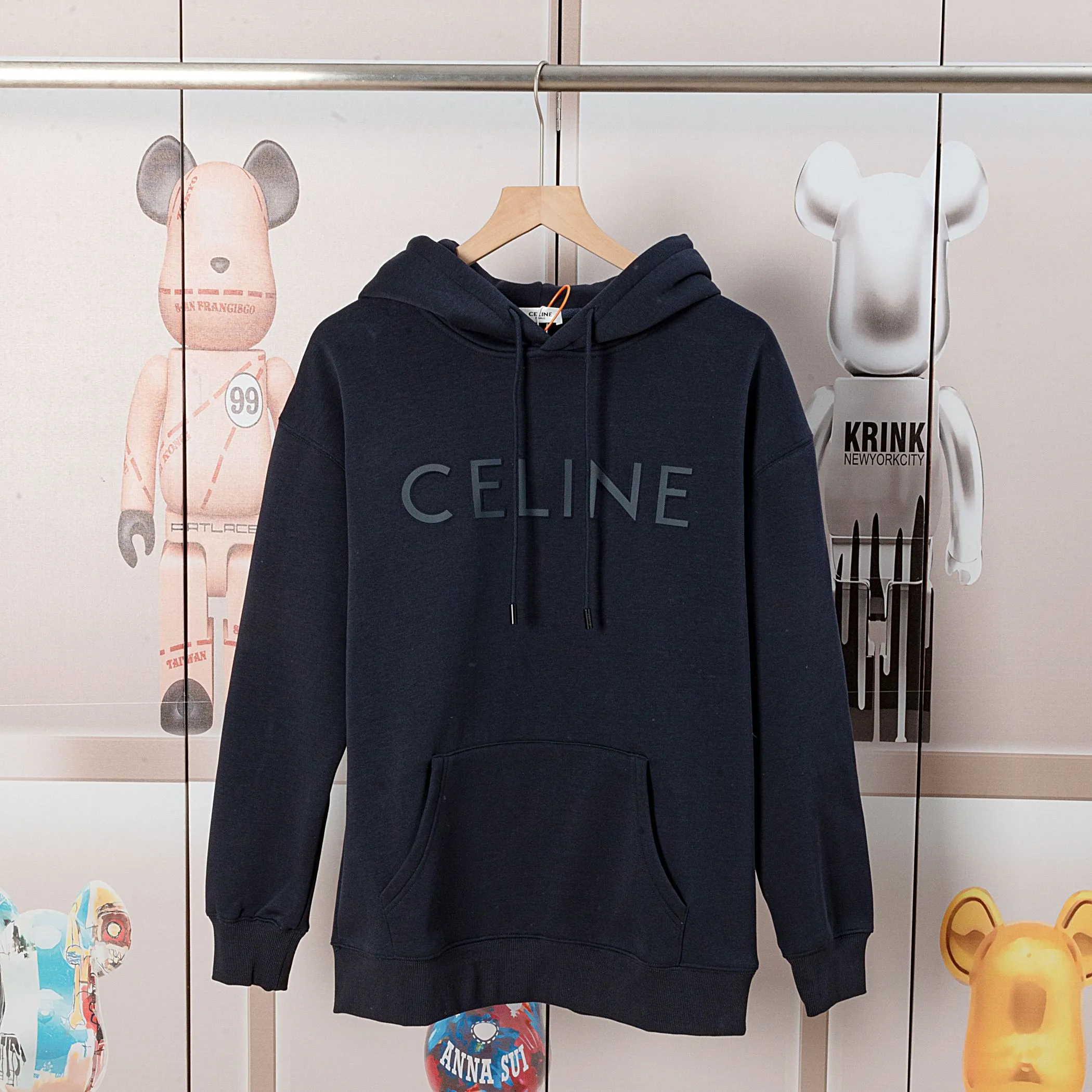 🅿️340 CELINE autumn and winter velvet hooded sweatshirt. The fabric is comfortable and soft. Composite Austrian velvet, fine workmanship. It also brings the trend of special craftsmanship, custom dyeing, complete with three standards. Non-market ordinary version. Compare at will. Quality is absolutely guaranteed. Color: black, white, navy blue. Size: S M L XL [Style No. A3331]