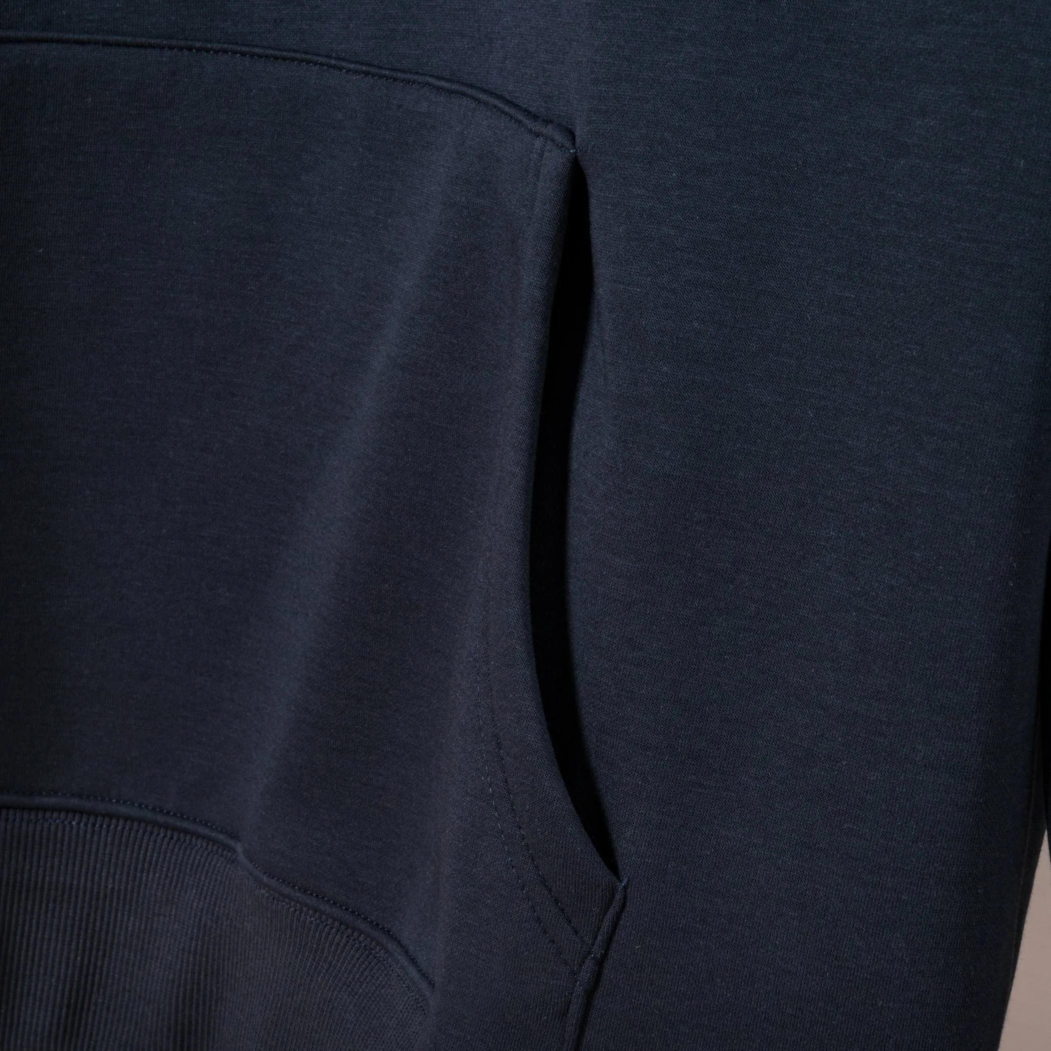 🅿️340 CELINE autumn and winter velvet hooded sweatshirt. The fabric is comfortable and soft. Composite Austrian velvet, fine workmanship. It also brings the trend of special craftsmanship, custom dyeing, complete with three standards. Non-market ordinary version. Compare at will. Quality is absolutely guaranteed. Color: black, white, navy blue. Size: S M L XL [Style No. A3331]
