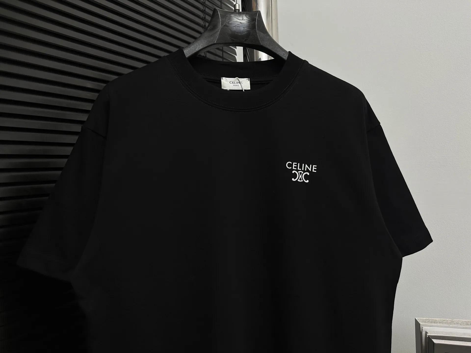 🅿️170 [CELINE] Celine 24ss letter logo short-sleeved T-shirt. Pure cotton double yarn jersey fabric, custom-dyed in the same vat, special thickened 32 pieces, double-strand 1×1 rib, double-needle sewing and cross-stitch technology, original main mark, washed tag, moisture-proof paper packaging, color: black, white, size: XS-L