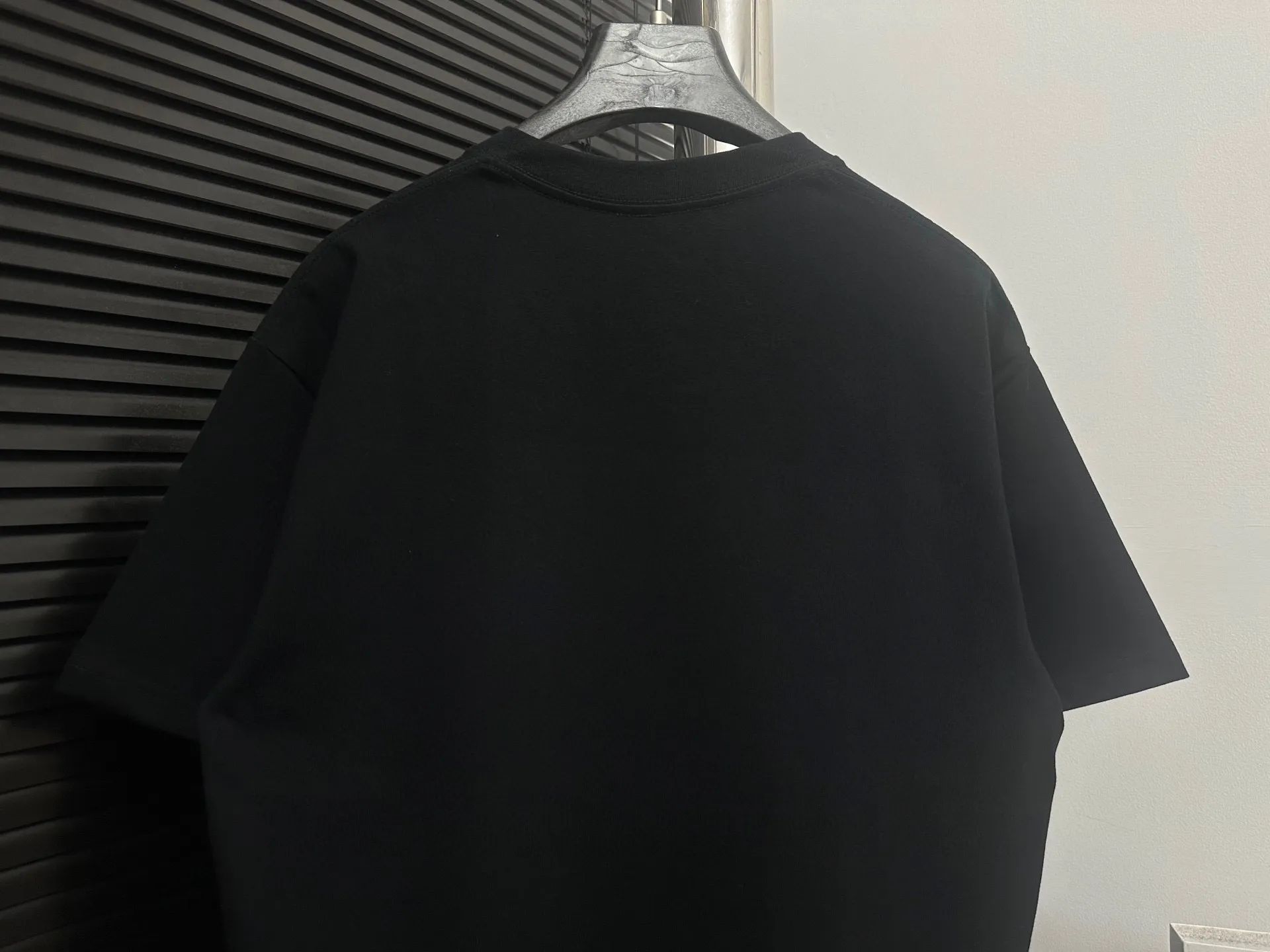 🅿️170 [CELINE] Celine 24ss letter logo short-sleeved T-shirt. Pure cotton double yarn jersey fabric, custom-dyed in the same vat, special thickened 32 pieces, double-strand 1×1 rib, double-needle sewing and cross-stitch technology, original main mark, washed tag, moisture-proof paper packaging, color: black, white, size: XS-L