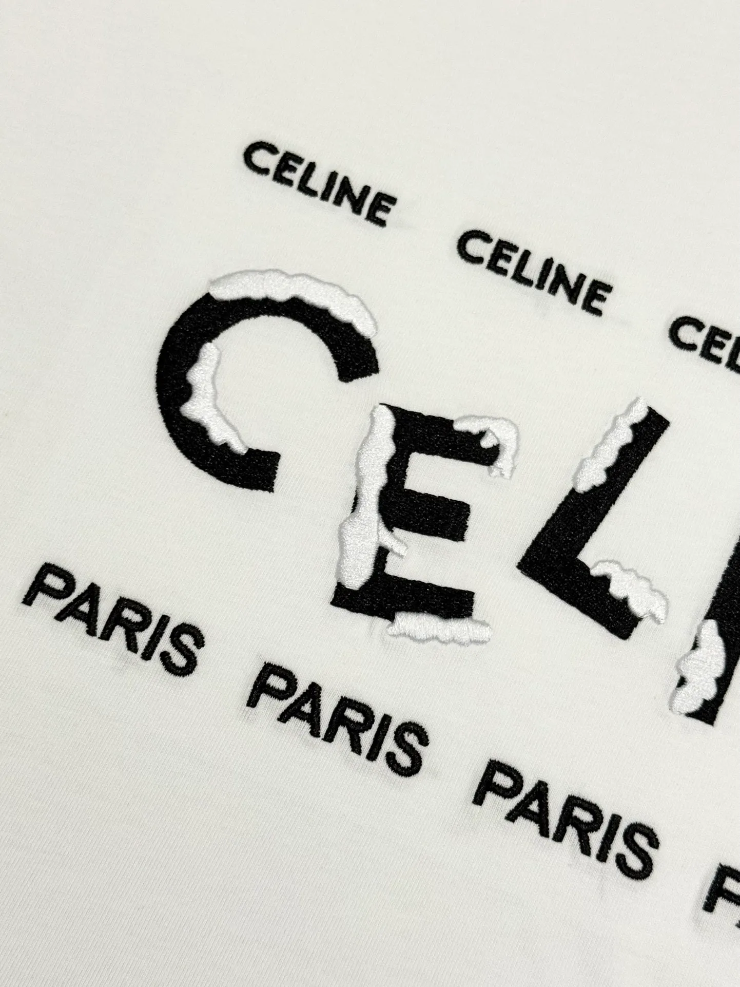 🅿️190 [High quality] CELINE 25ss front panel embroidery process, thickened two-color LOGO, English embroidery on the back, round neck short-sleeved T-shirt, with personalized street design style. The fabric is made of 32 counts of 280g fine cotton double yarn fabric. Customized same-tank dyed fabric. It feels very comfortable, fashionable and personalized. It is super versatile and good-looking. It is very suitable for both men and women. A must-have style. Tag, collar label, washed wheat, three complete labels, packaging, copy paper Packaging sticker color: black white size: S~XL