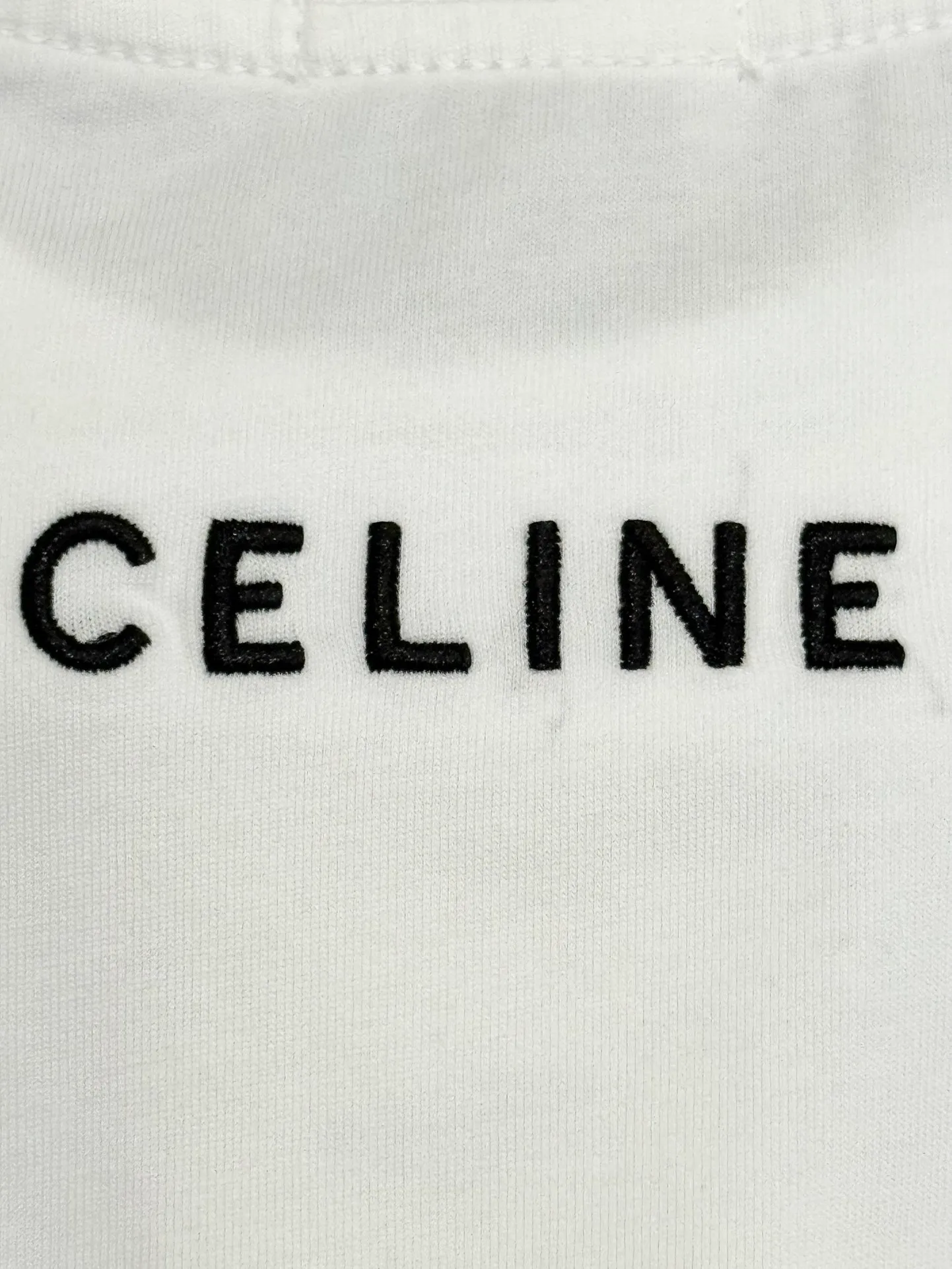 🅿️190 [High quality] CELINE 25ss front panel embroidery process, thickened two-color LOGO, English embroidery on the back, round neck short-sleeved T-shirt, with personalized street design style. The fabric is made of 32 counts of 280g fine cotton double yarn fabric. Customized same-tank dyed fabric. It feels very comfortable, fashionable and personalized. It is super versatile and good-looking. It is very suitable for both men and women. A must-have style. Tag, collar label, washed wheat, three complete labels, packaging, copy paper Packaging sticker color: black white size: S~XL