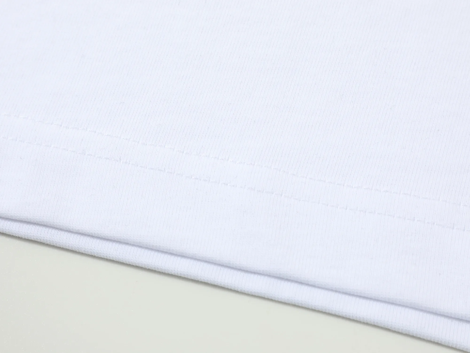 🅿️170 Celin* Celin LOGO embroidery stickers with hand-cut letters‼ ️Short-sleeved T-shirt® *Customized 280g cotton fabric, the fabric is soft, skin-friendly and comfortable *Laminated letter logo on the front *A very simple and elegant one that is unparalleled in terms of upper body comfort, interpreting your luxury and taste, and creating your fashionable charm. ⚠️Washing method: It is recommended to dry clean or wrap the reverse side in a laundry bag and machine wash it quickly in cold water and let it dry naturally! ⚠️ Unisex style 𝐂𝐎𝐋𝐎𝐔𝐑: White Black 𝐒𝐈𝐙𝐄: S-XL