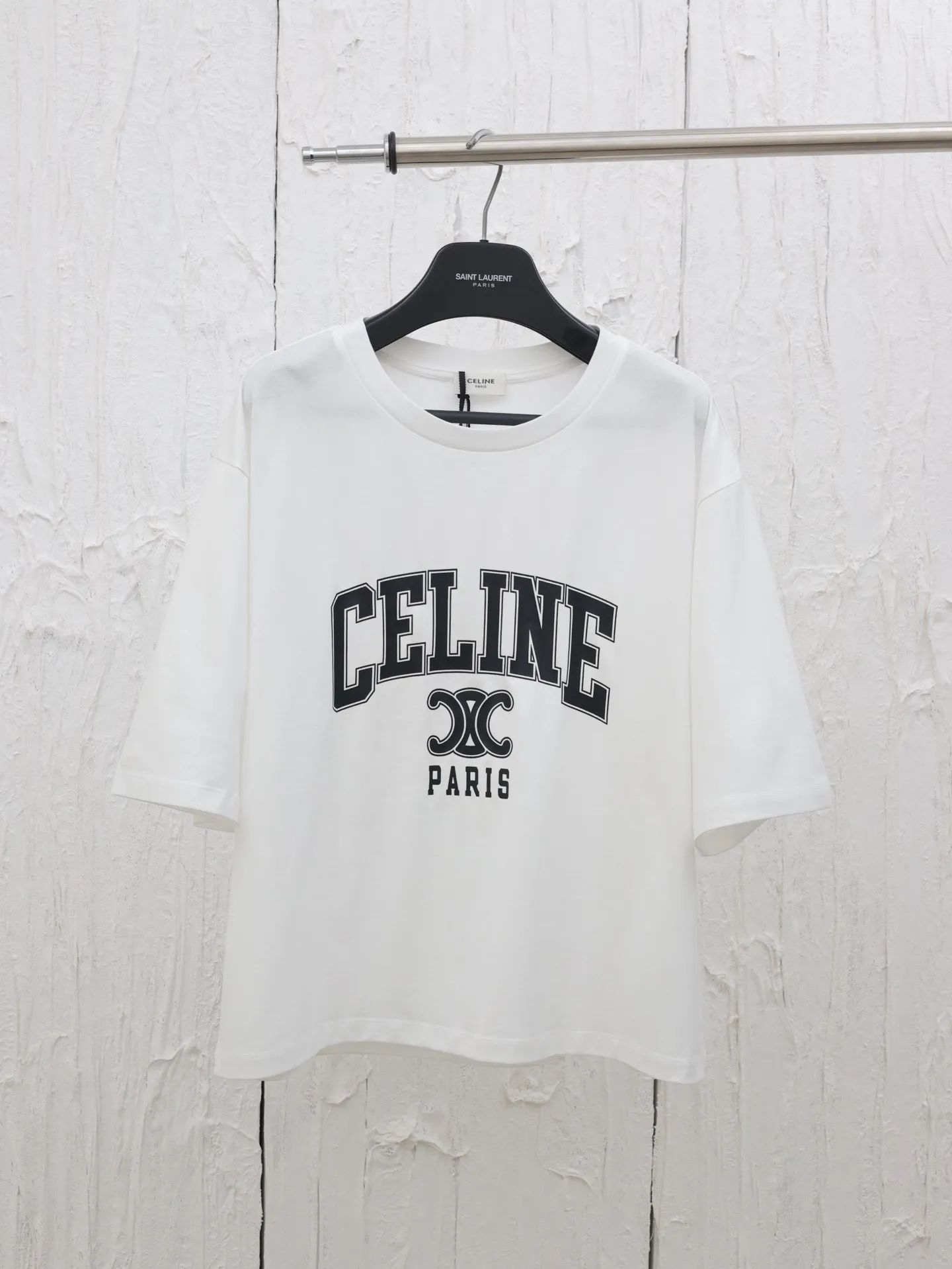 🅿️250 Celine*/Celin 25ss new classic printed Arc de Triomphe round neck short-sleeved fabric is soft and comfortable, classic round neck short-sleeved design, and elastic inserts are embedded in the internal seams to prevent the body from walking after repeated wear and washing. The cuffs and hem bottom are fixed with specially machined double topstitching. At the same time, it can enhance the adhesion between the glue and the fabric. The glue and the fabric have strong adhesion, are washable and wear-resistant, and are not easy to fall off.  Size：S/M/L/XL
