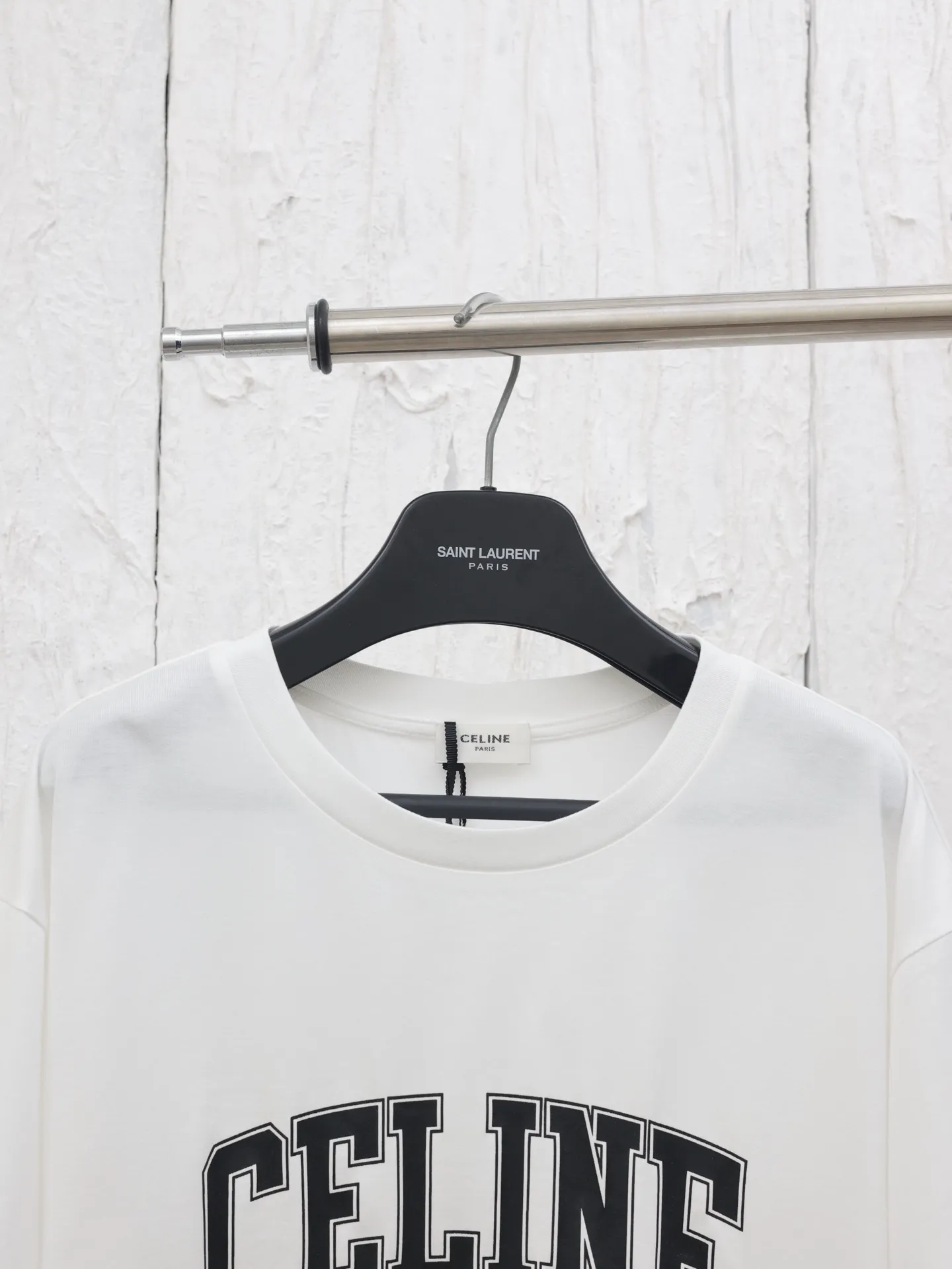 🅿️250 Celine*/Celin 25ss new classic printed Arc de Triomphe round neck short-sleeved fabric is soft and comfortable, classic round neck short-sleeved design, and elastic inserts are embedded in the internal seams to prevent the body from walking after repeated wear and washing. The cuffs and hem bottom are fixed with specially machined double topstitching. At the same time, it can enhance the adhesion between the glue and the fabric. The glue and the fabric have strong adhesion, are washable and wear-resistant, and are not easy to fall off.  Size：S/M/L/XL
