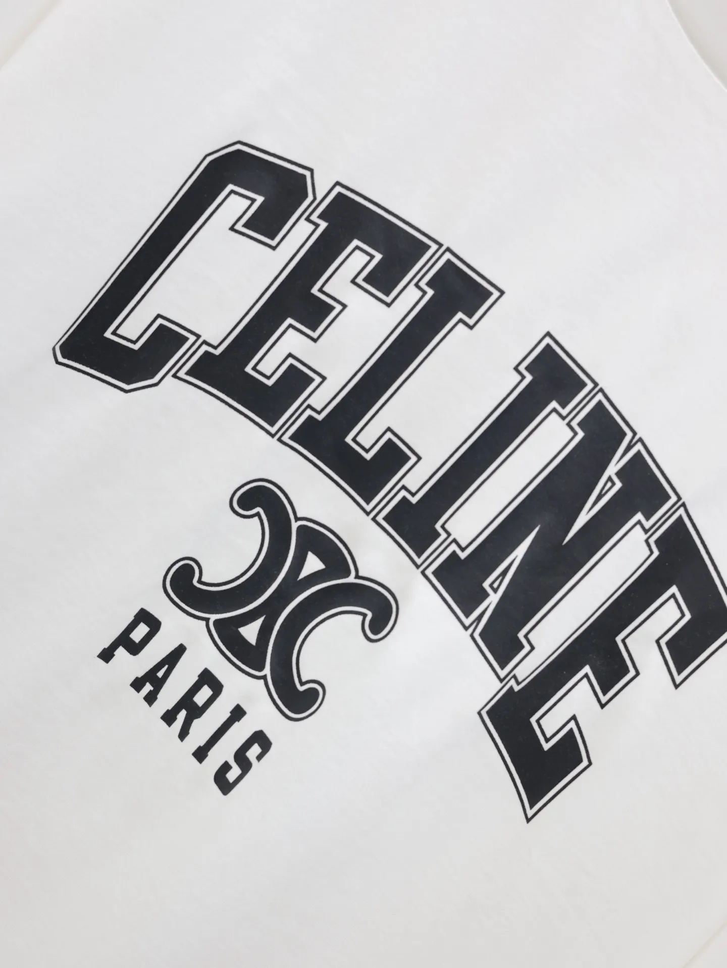 🅿️250 Celine*/Celin 25ss new classic printed Arc de Triomphe round neck short-sleeved fabric is soft and comfortable, classic round neck short-sleeved design, and elastic inserts are embedded in the internal seams to prevent the body from walking after repeated wear and washing. The cuffs and hem bottom are fixed with specially machined double topstitching. At the same time, it can enhance the adhesion between the glue and the fabric. The glue and the fabric have strong adhesion, are washable and wear-resistant, and are not easy to fall off.  Size：S/M/L/XL